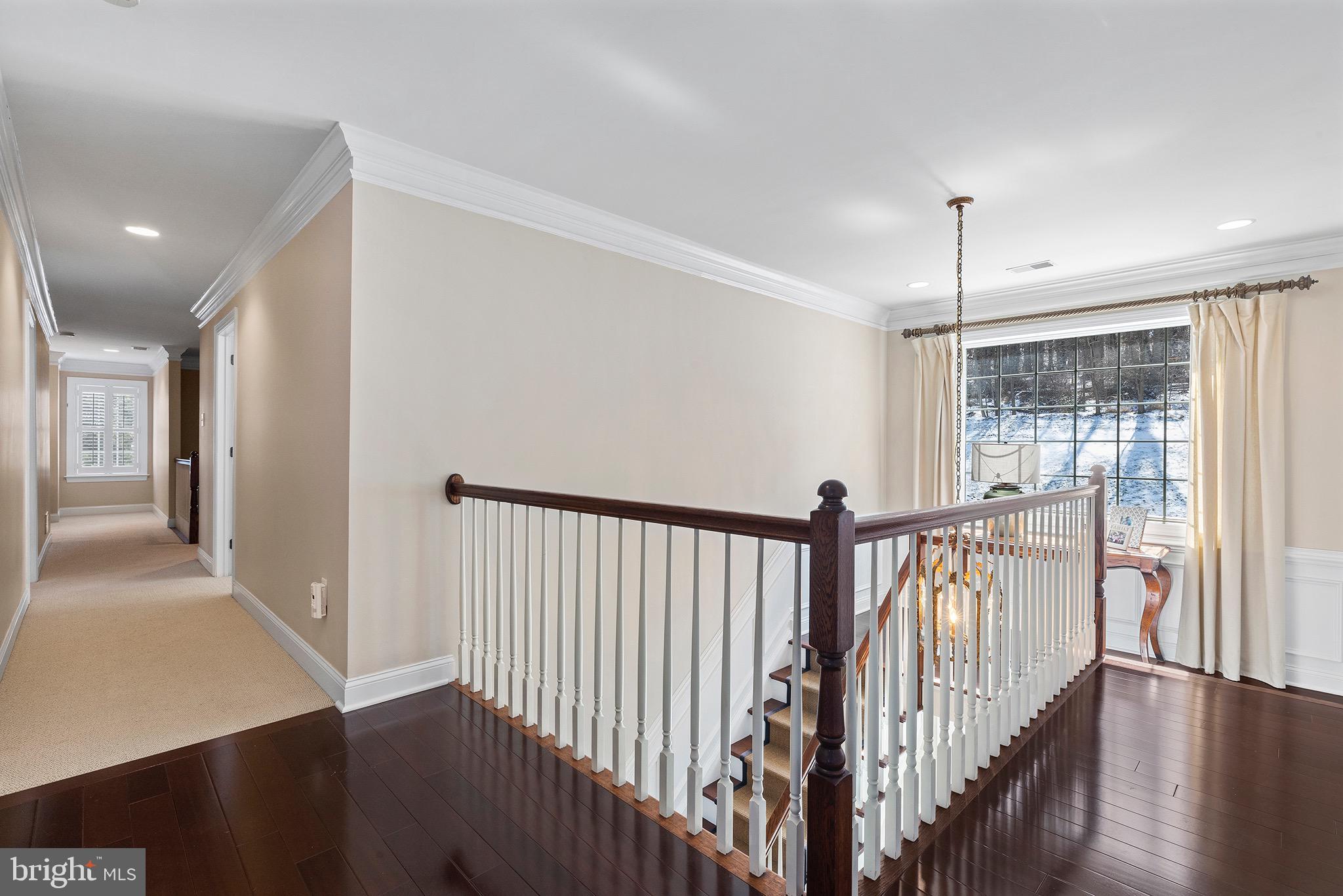 KNOBB HILL - Residential
