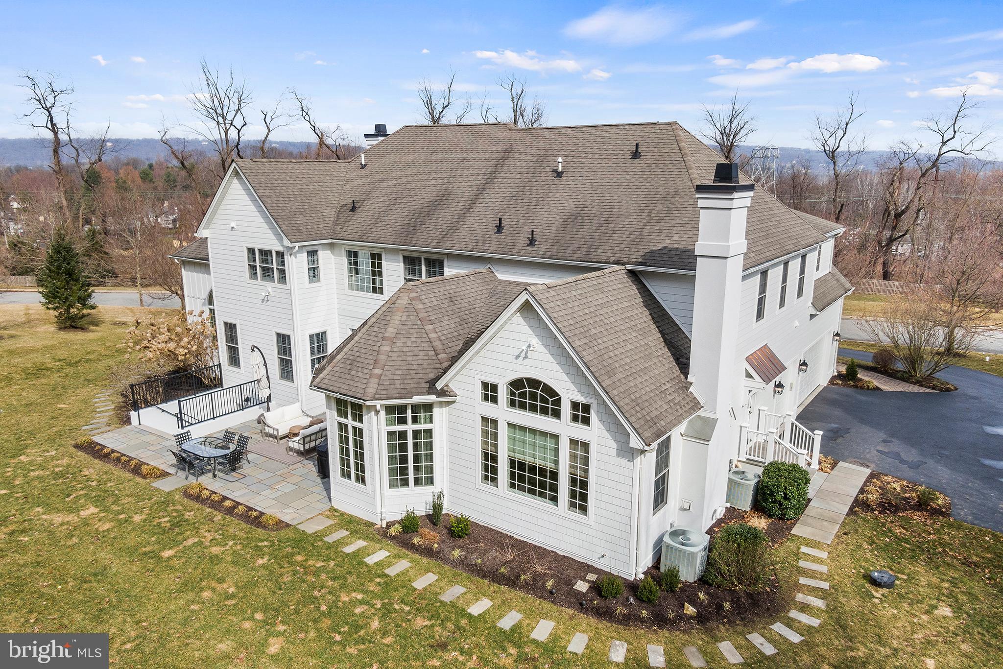 KNOBB HILL - Residential