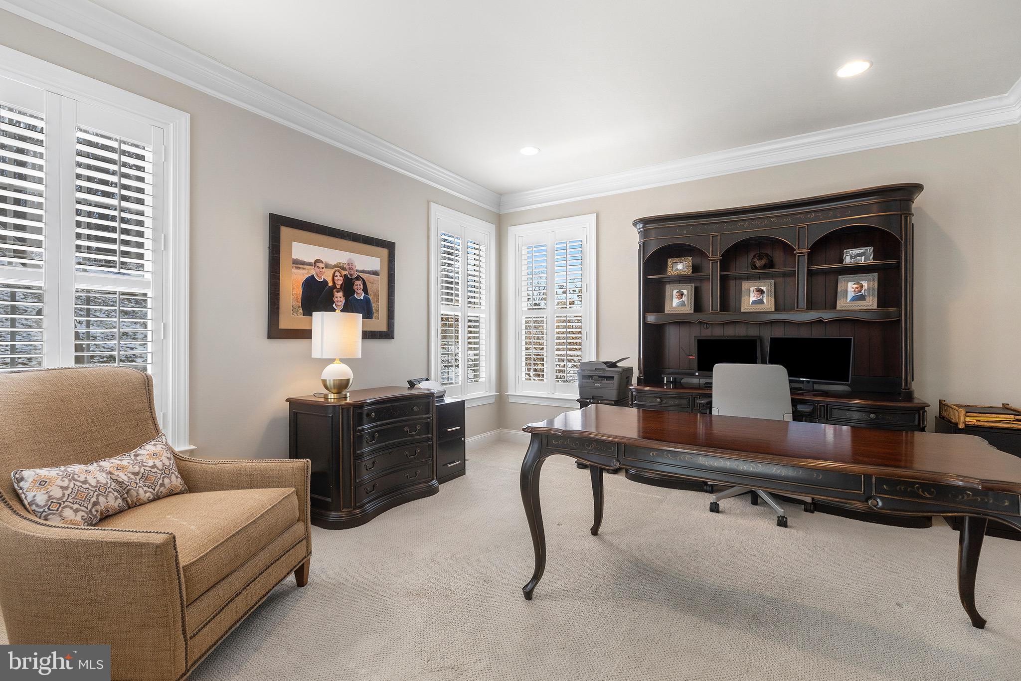 KNOBB HILL - Residential
