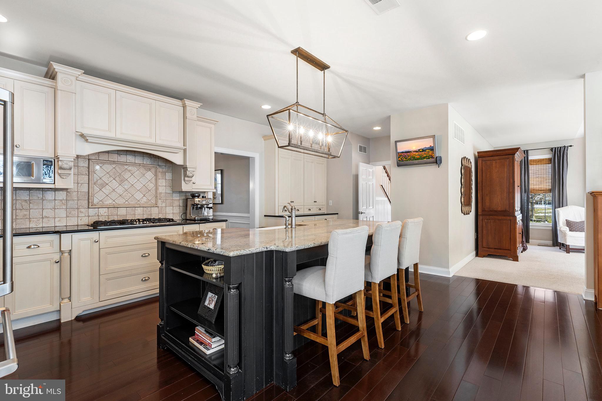 KNOBB HILL - Residential