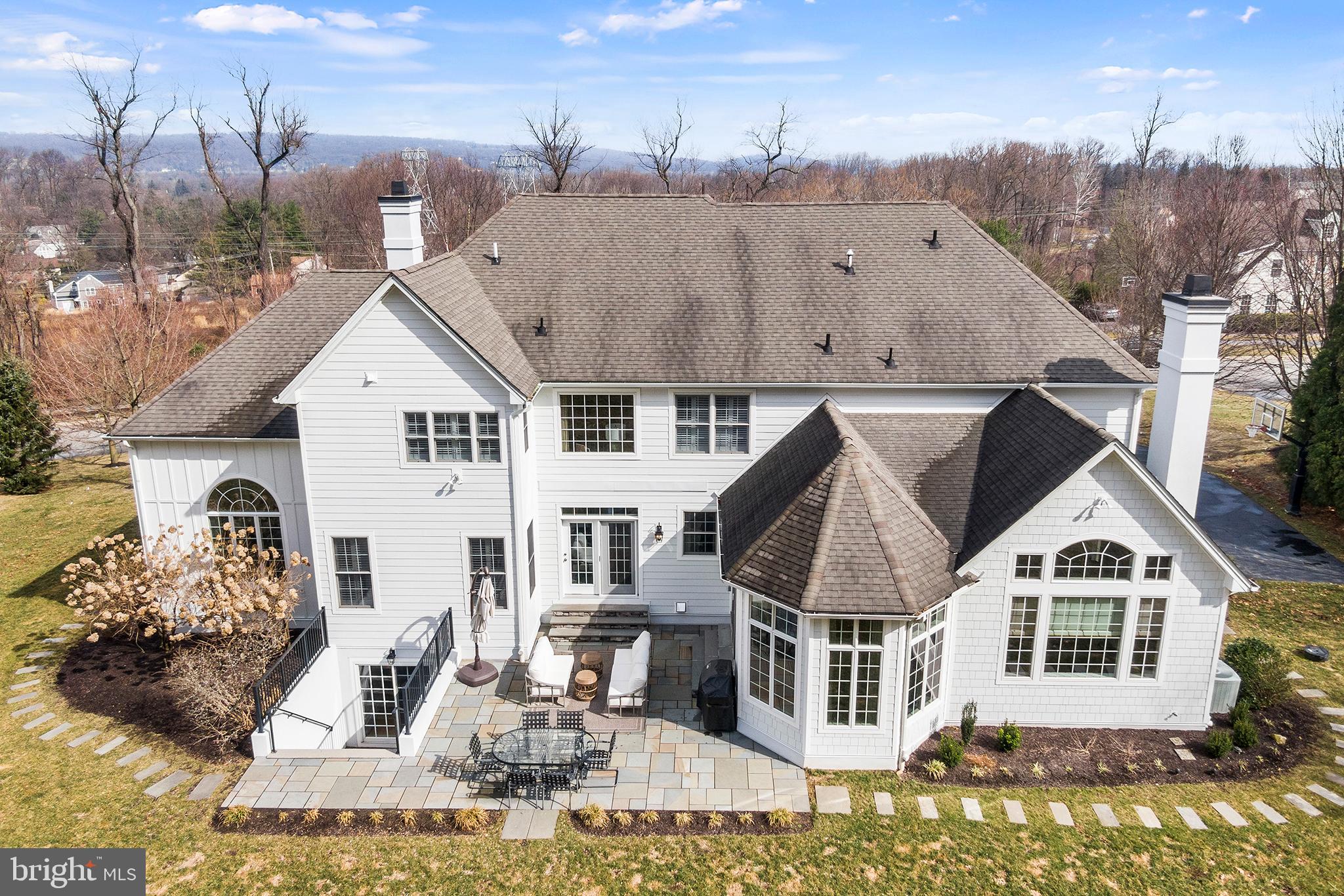 KNOBB HILL - Residential