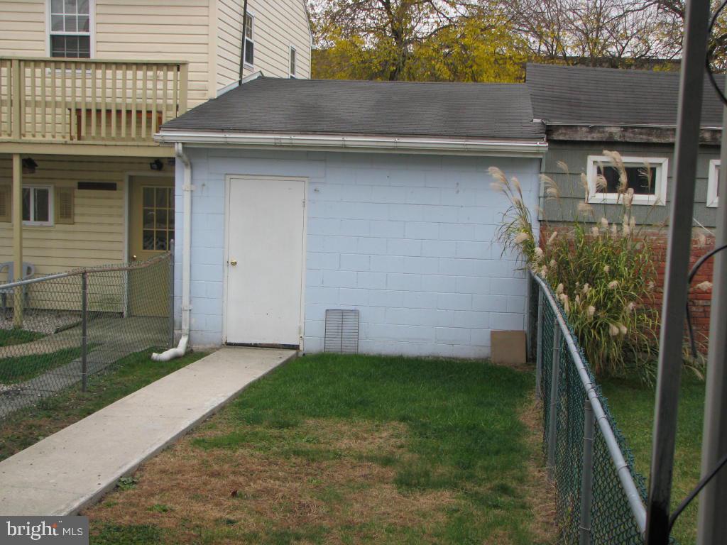 3RD AVE & E. WEIDMAN STS - Residential