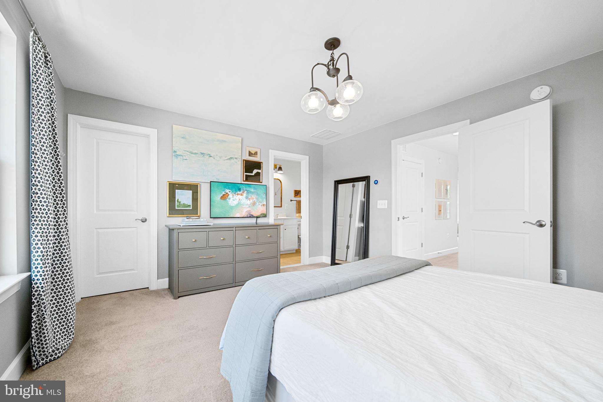 BRADLEY SQUARE - Residential