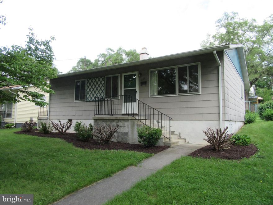 Good Credit Score 650+/ Copy Credit Report must be provided by tenant. $40 per adult application processing fee.Deposit $1600 required.NO-PETS / NO SMOKERS Allowed.  Lawn Care Included.

Nice one floor ranch home 3 bedrooms and 1 bath walk-in shower fully remodeled.