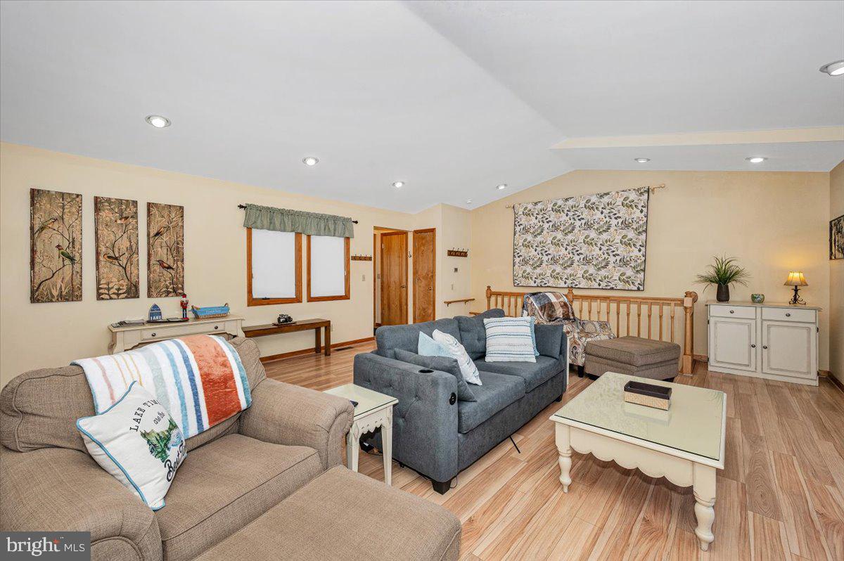 TRADERS LANDING - Residential