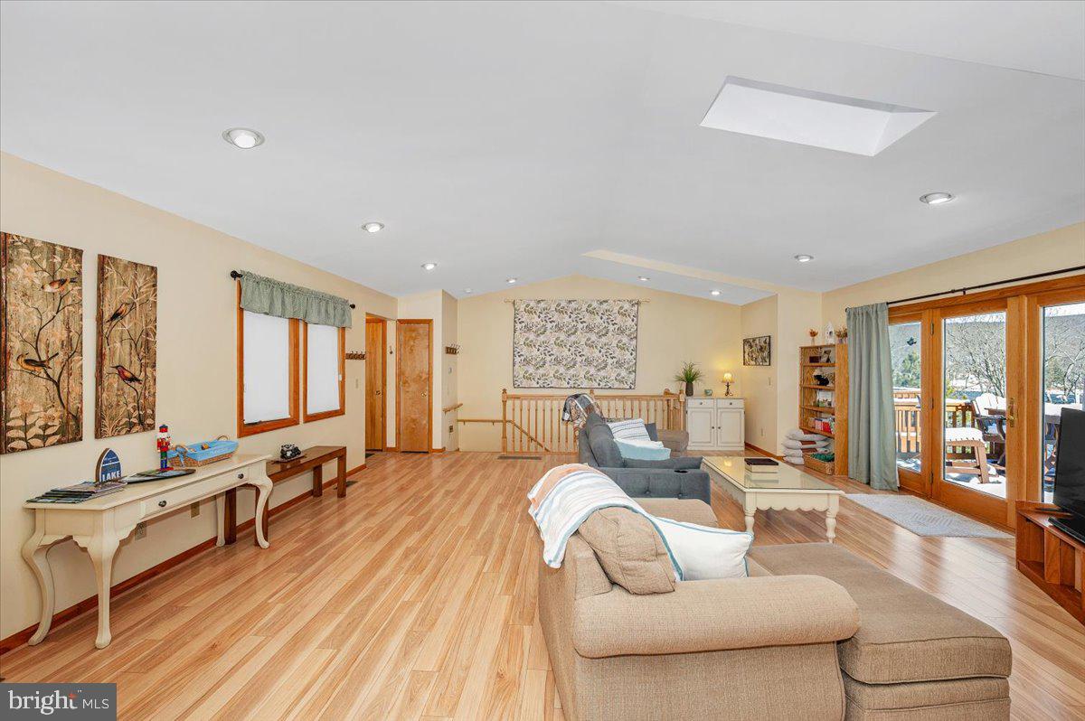 TRADERS LANDING - Residential