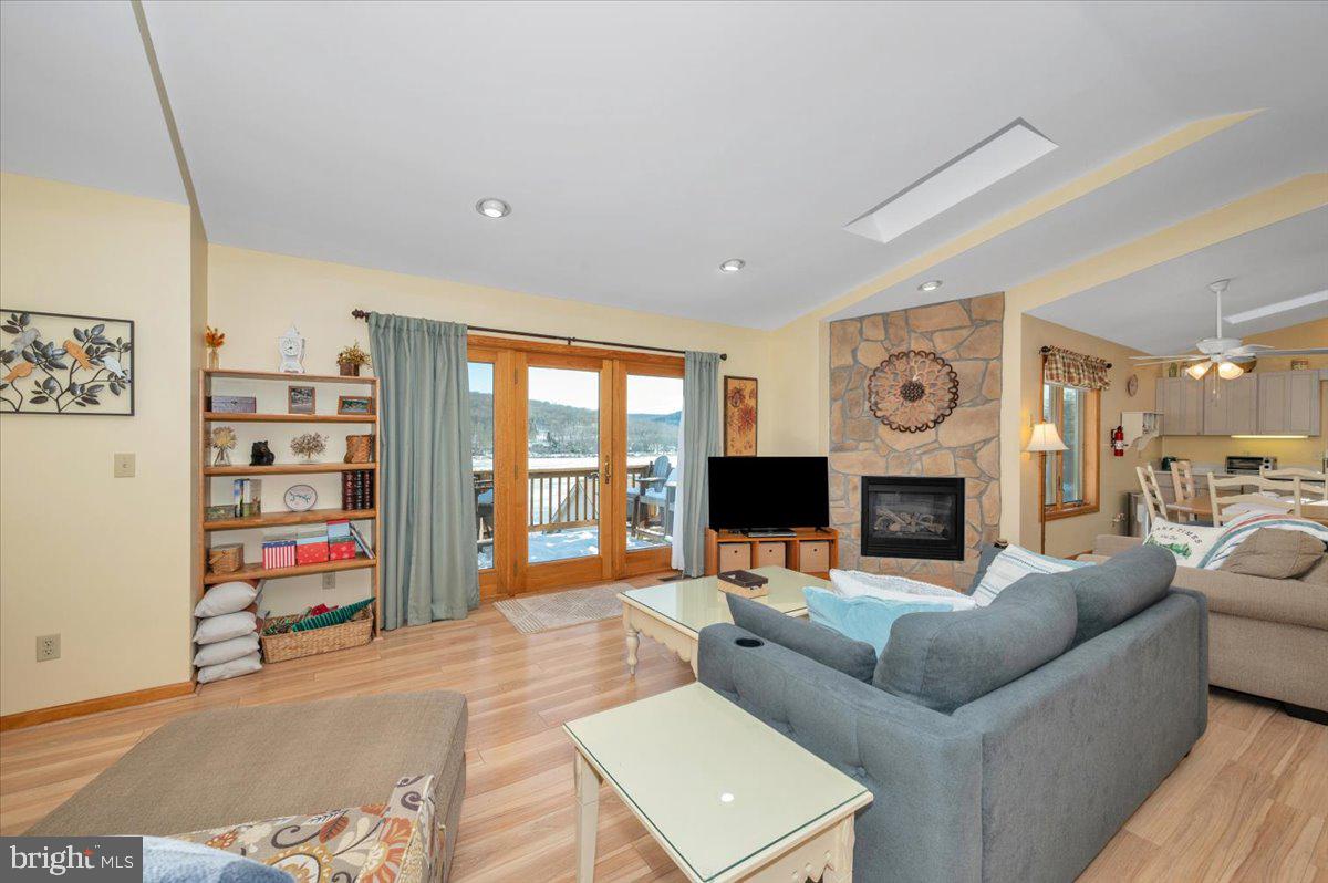 TRADERS LANDING - Residential