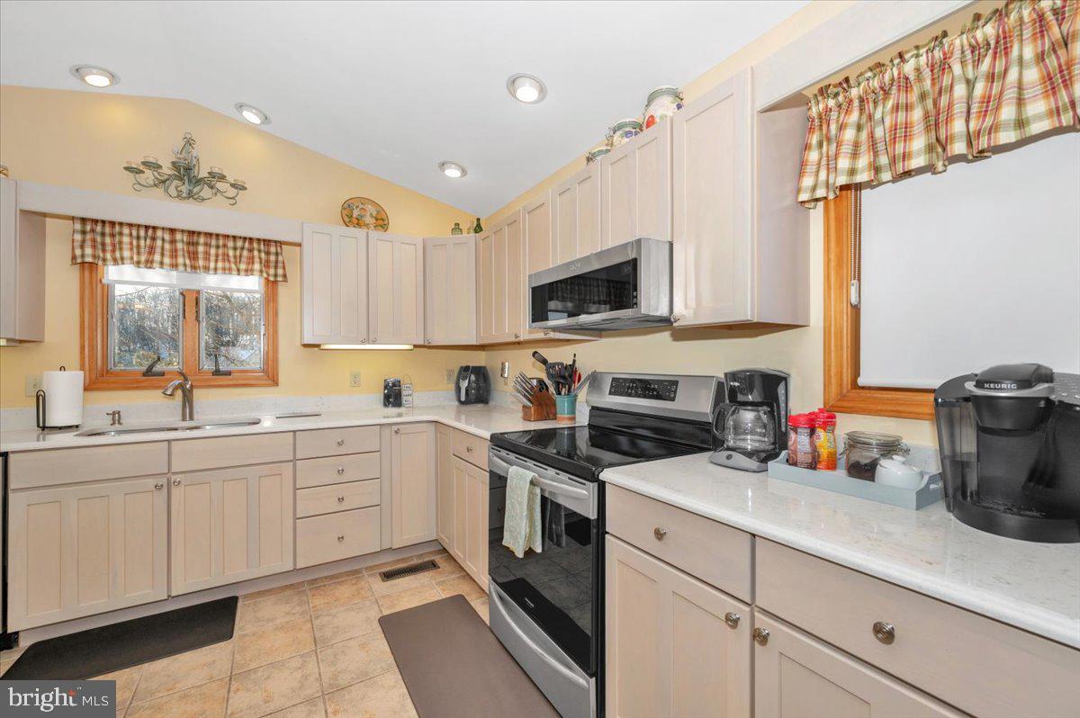 TRADERS LANDING - Residential