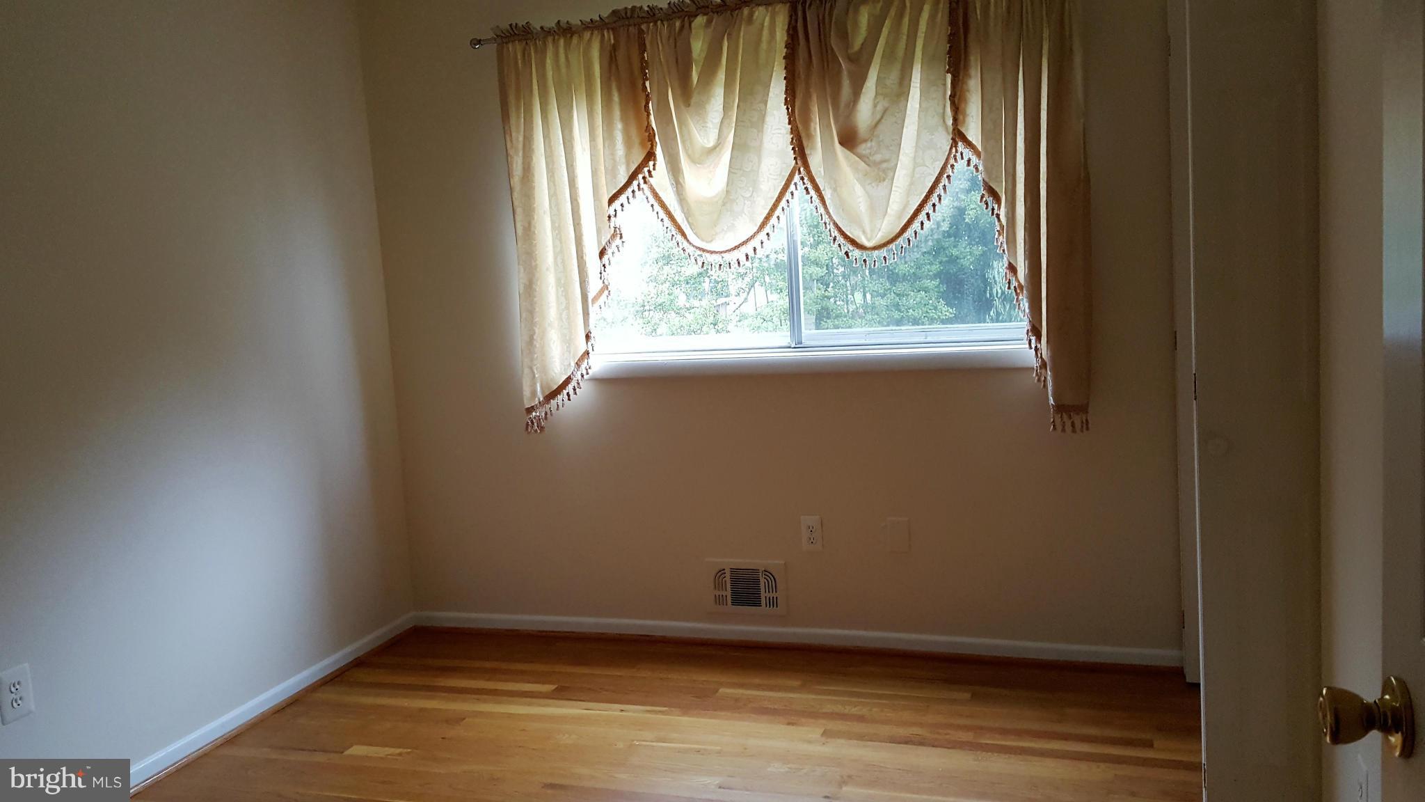 DUNN LORING WOODS - Residential Lease