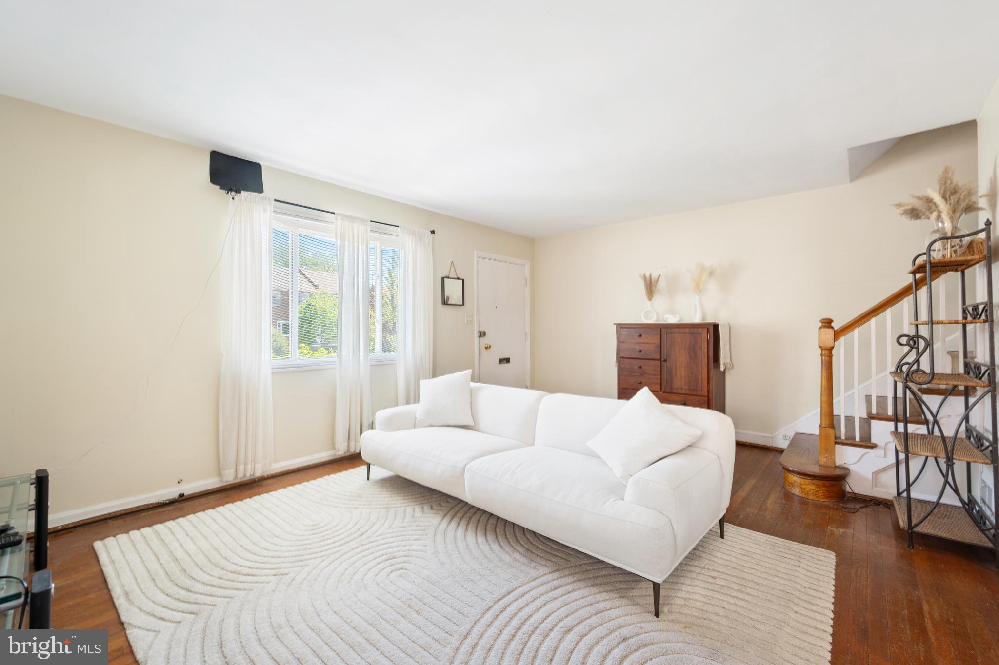 5044 10TH STREET NE