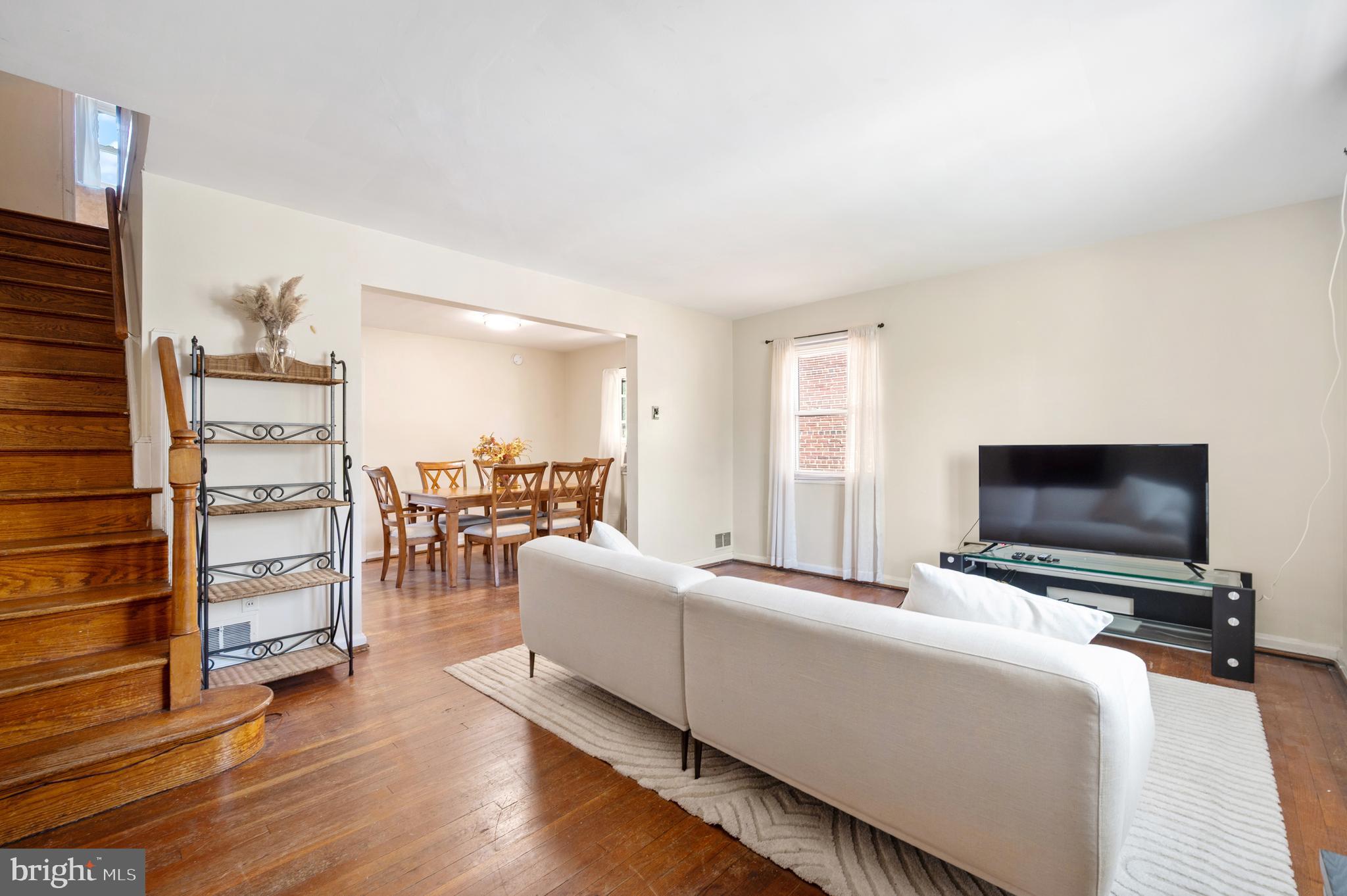 5044 10TH STREET NE