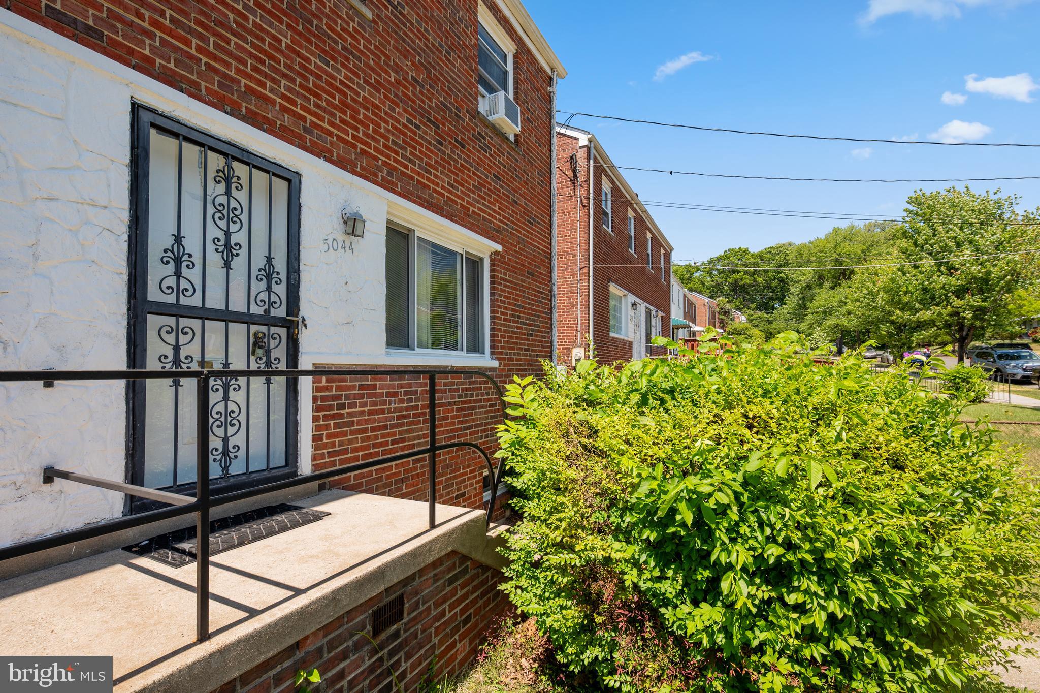 5044 10TH STREET NE