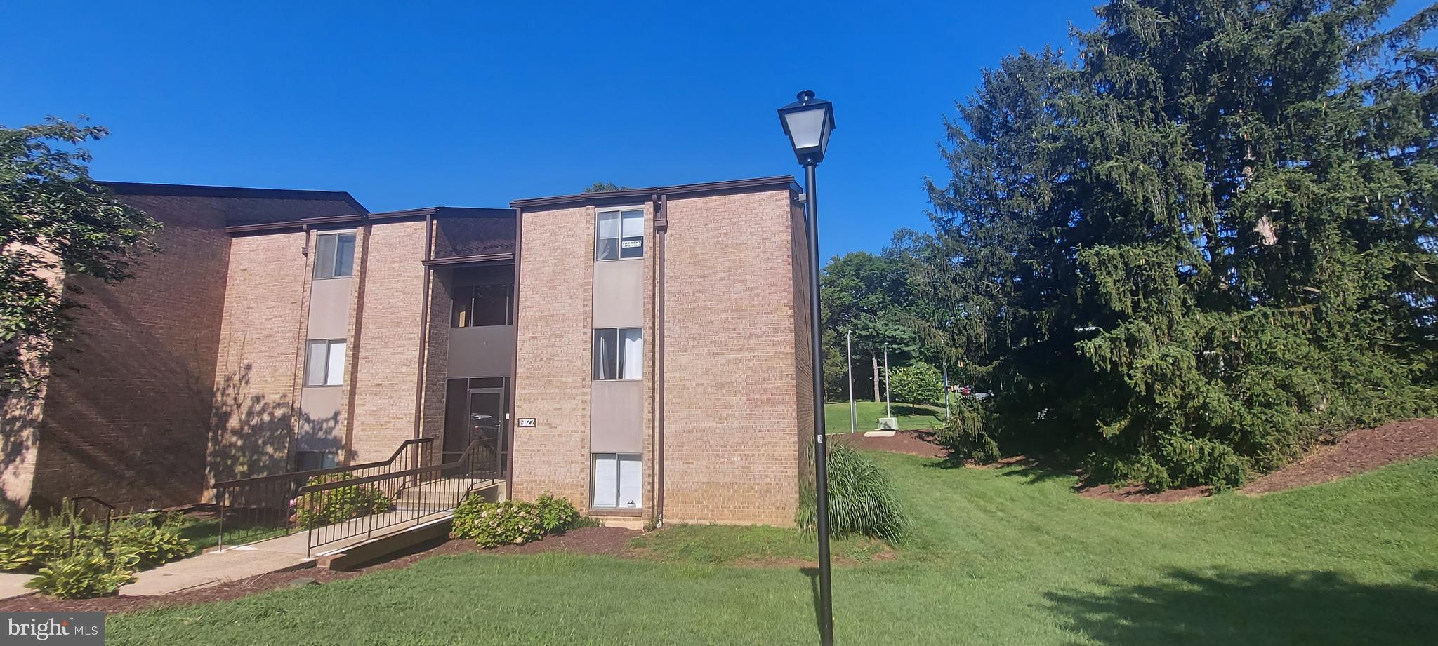 ALL UTILITIES INCLUDED!!!!
Fabulous in every way! This condo has been completely updated. A real "show stopper" ! Great Sunroom! Can easily be converted to a two bedroom. Washer and dryer in unit. Pool and tennis community. This TOP FLOOR condo is located with-in walking distance of post office, shopping center and restaurants.
Good Credit! App Fee = $50 per adult