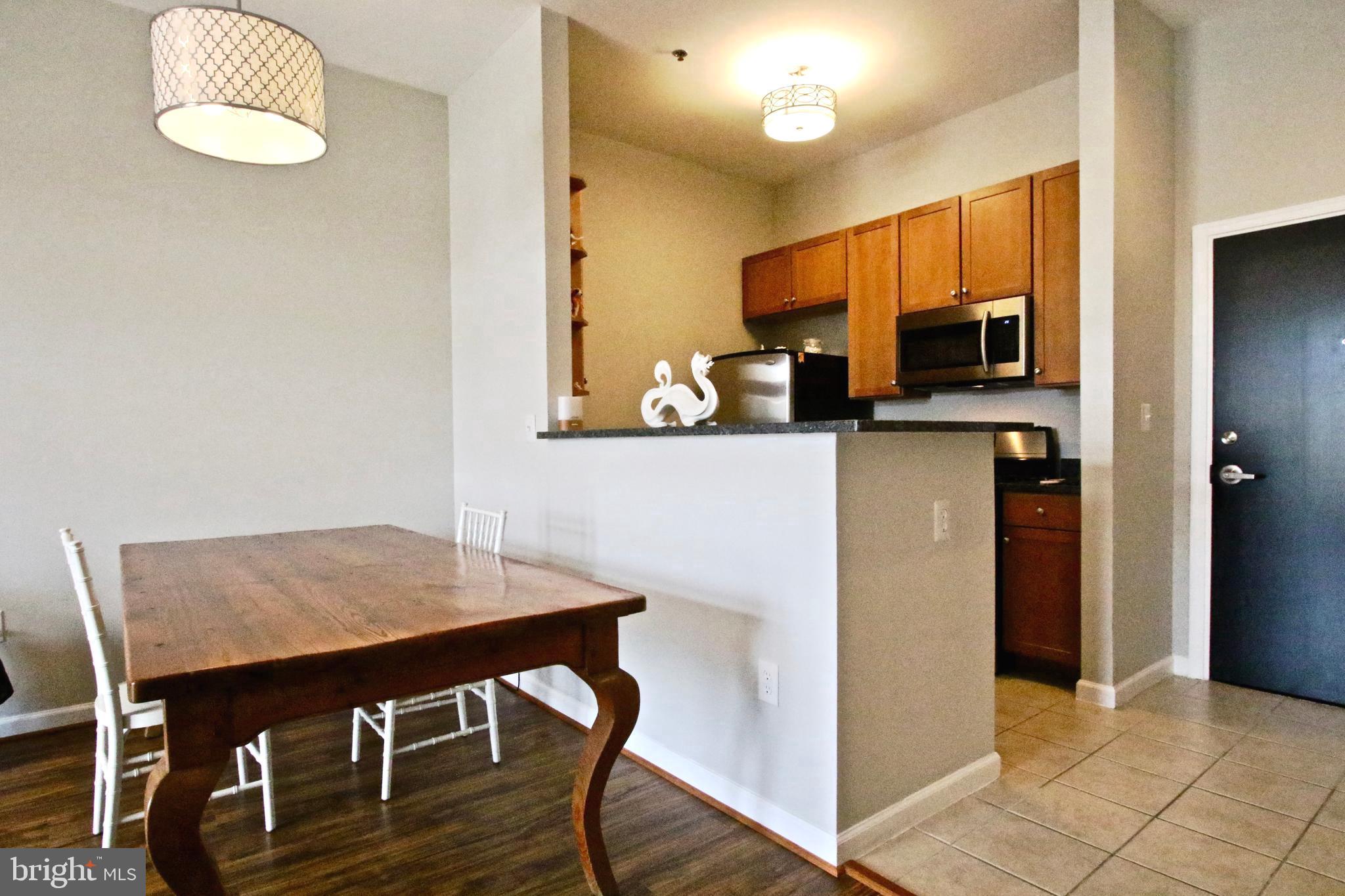 309 HOLLAND LANE 302