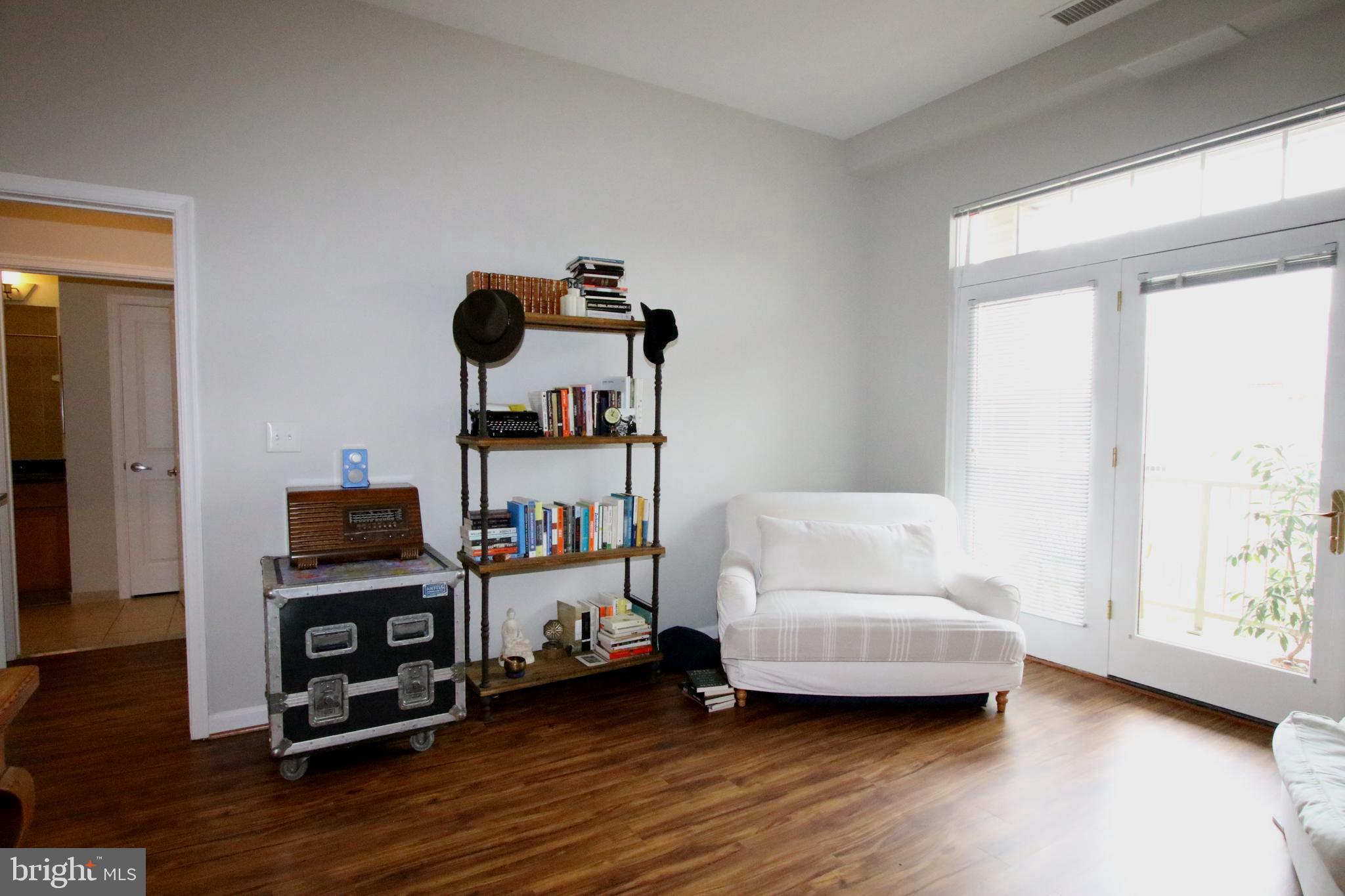 309 HOLLAND LANE 302