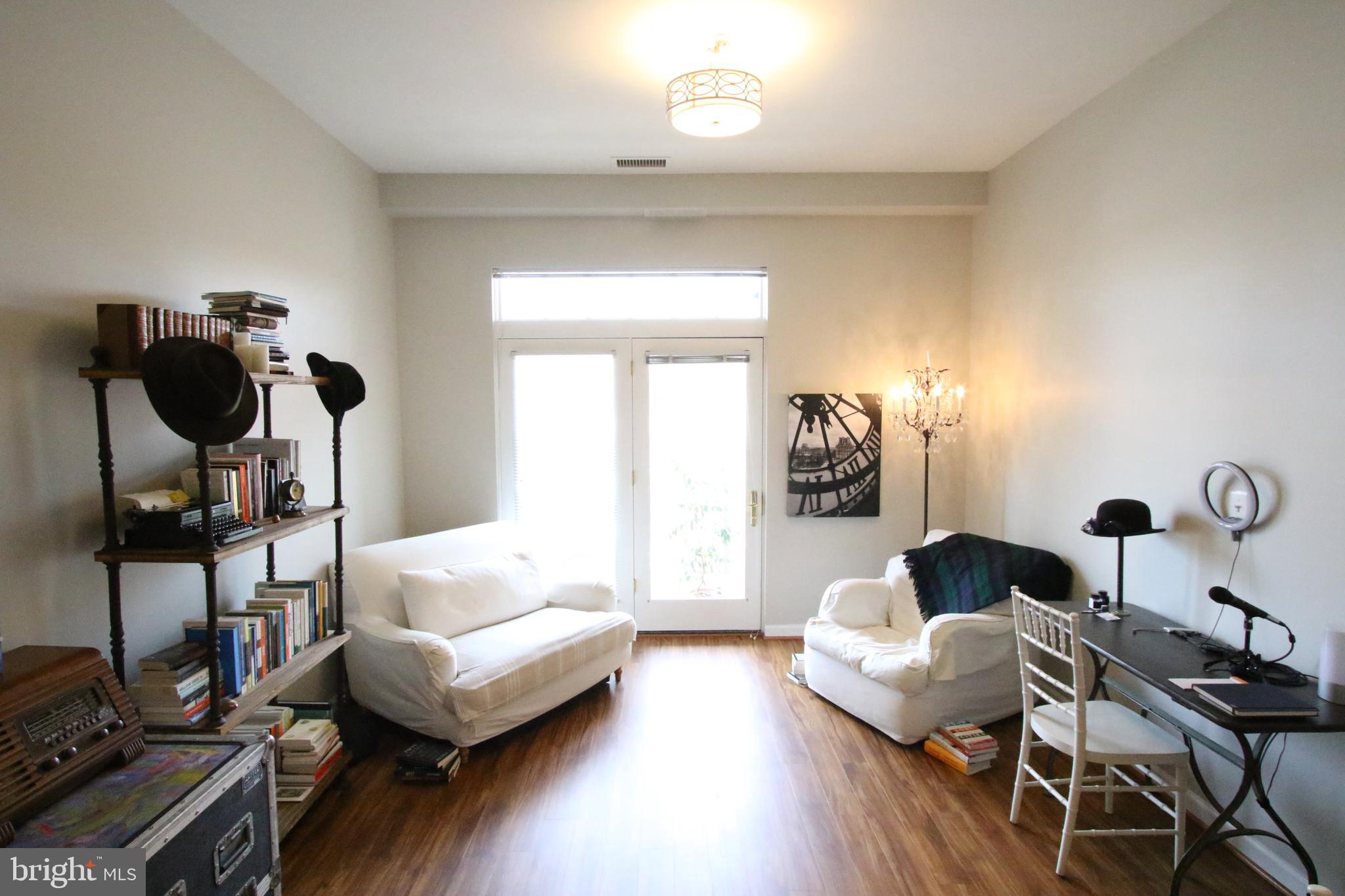 309 HOLLAND LANE 302