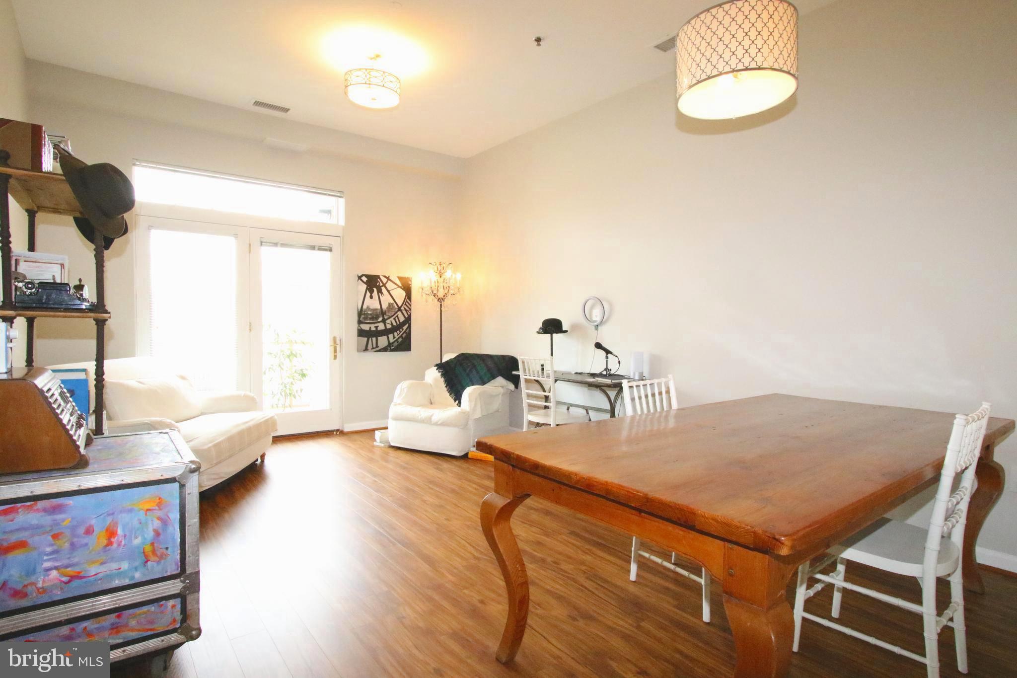 309 HOLLAND LANE 302