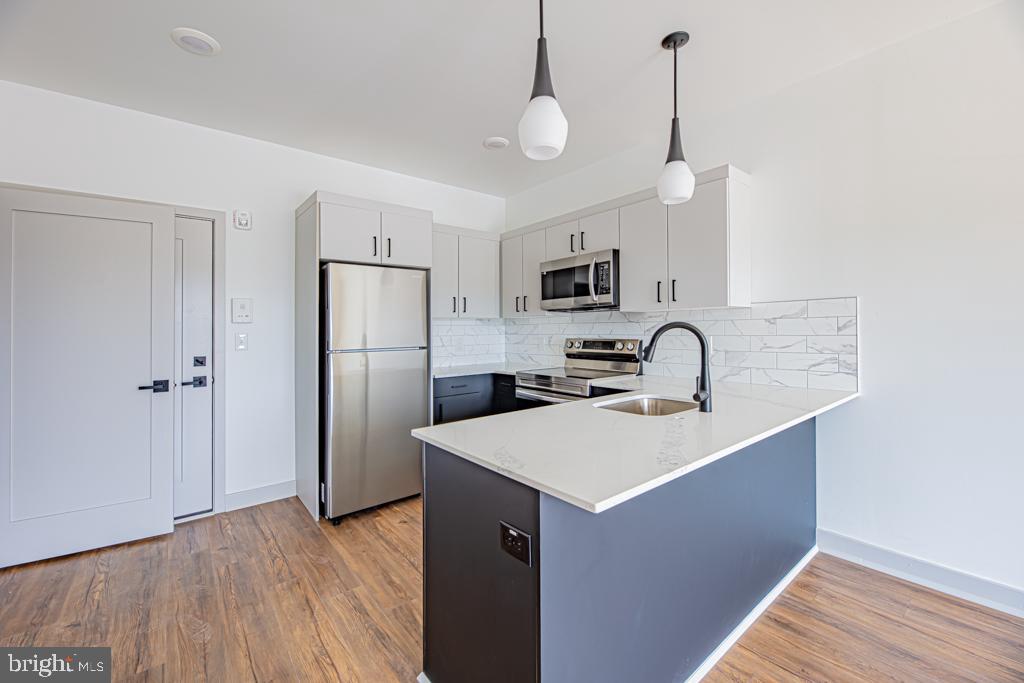 ROXBOROUGH - Residential Lease