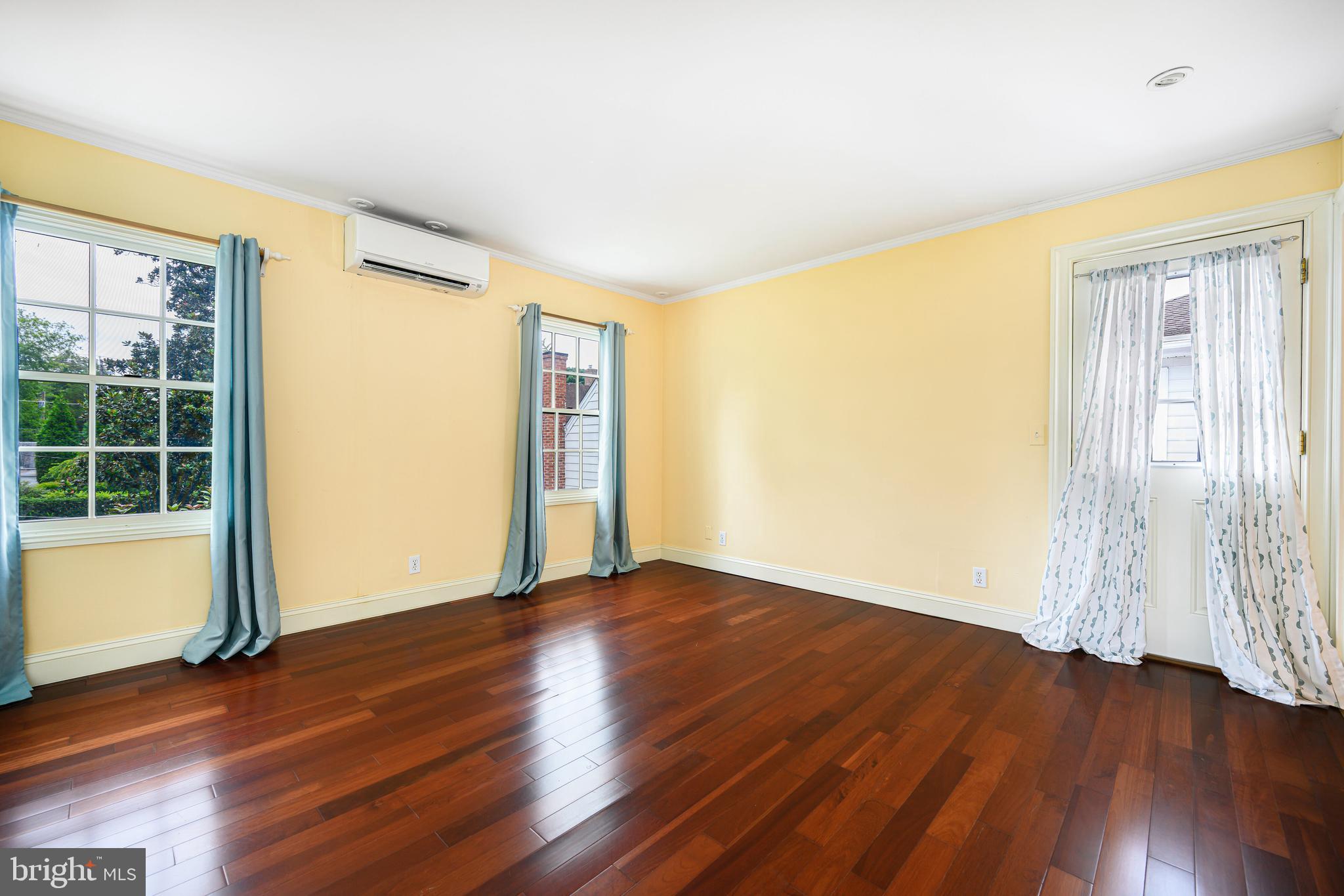 OXFORD - Commercial Sale