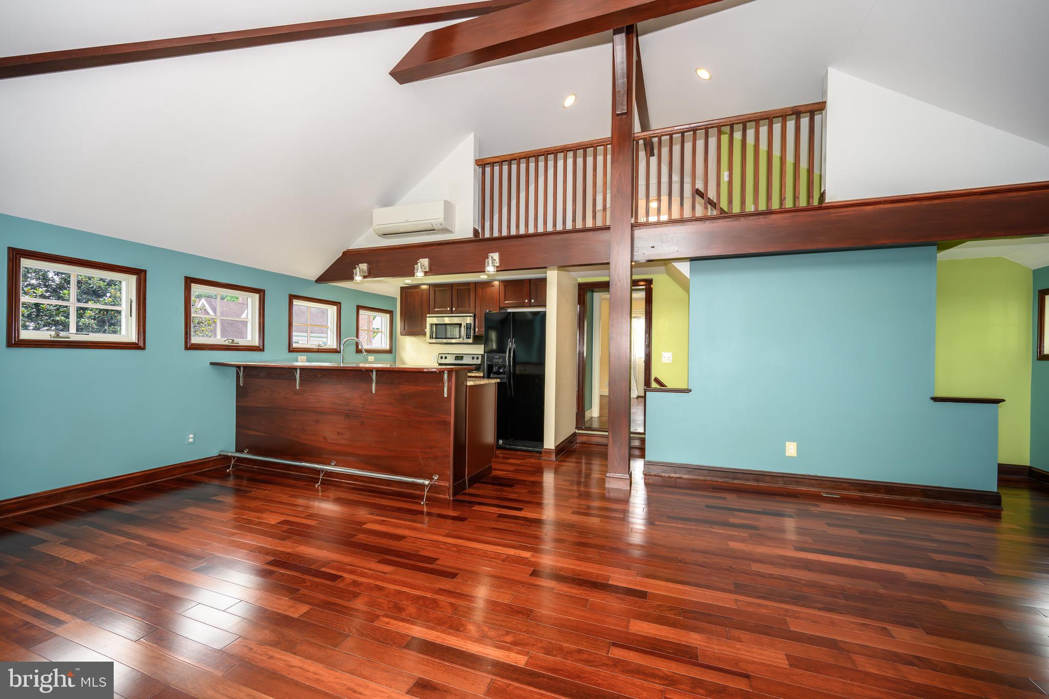 OXFORD - Commercial Sale