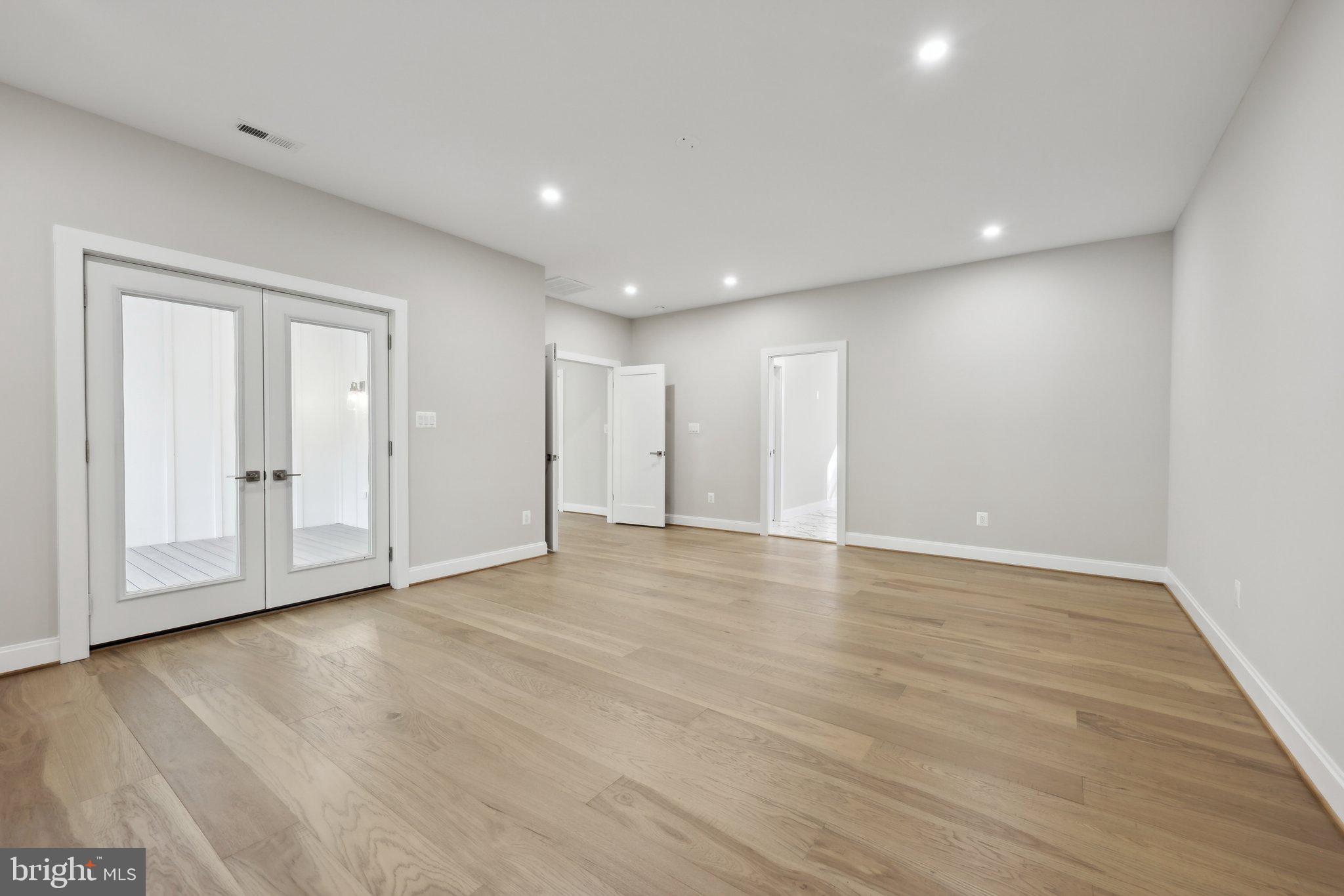 VALE SPRING WOODS - Residential