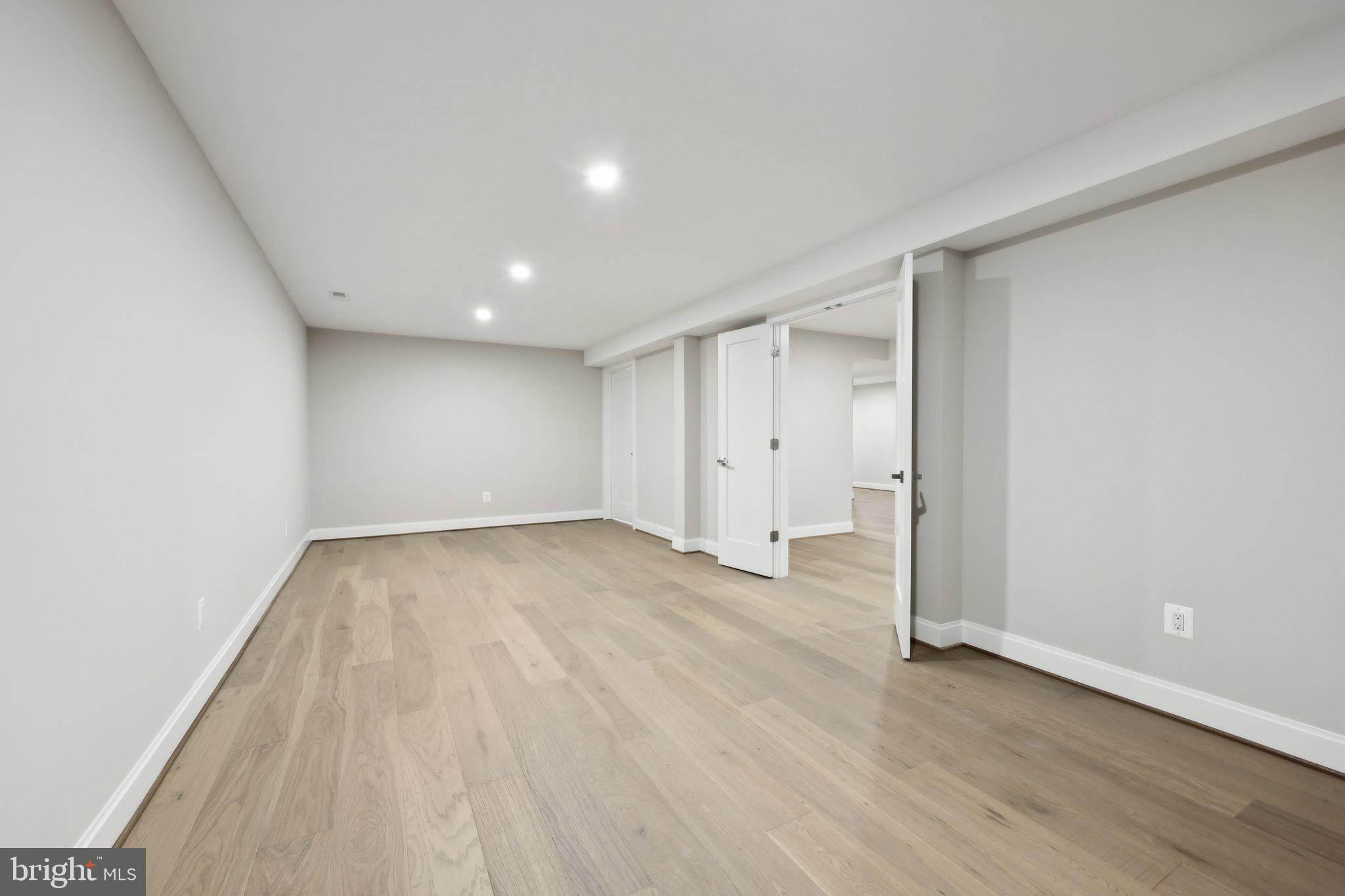 VALE SPRING WOODS - Residential