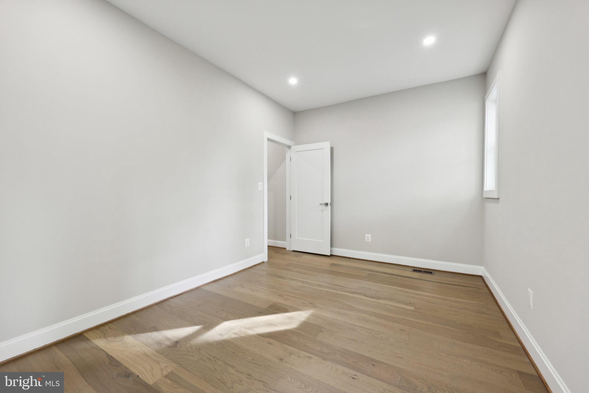 VALE SPRING WOODS - Residential