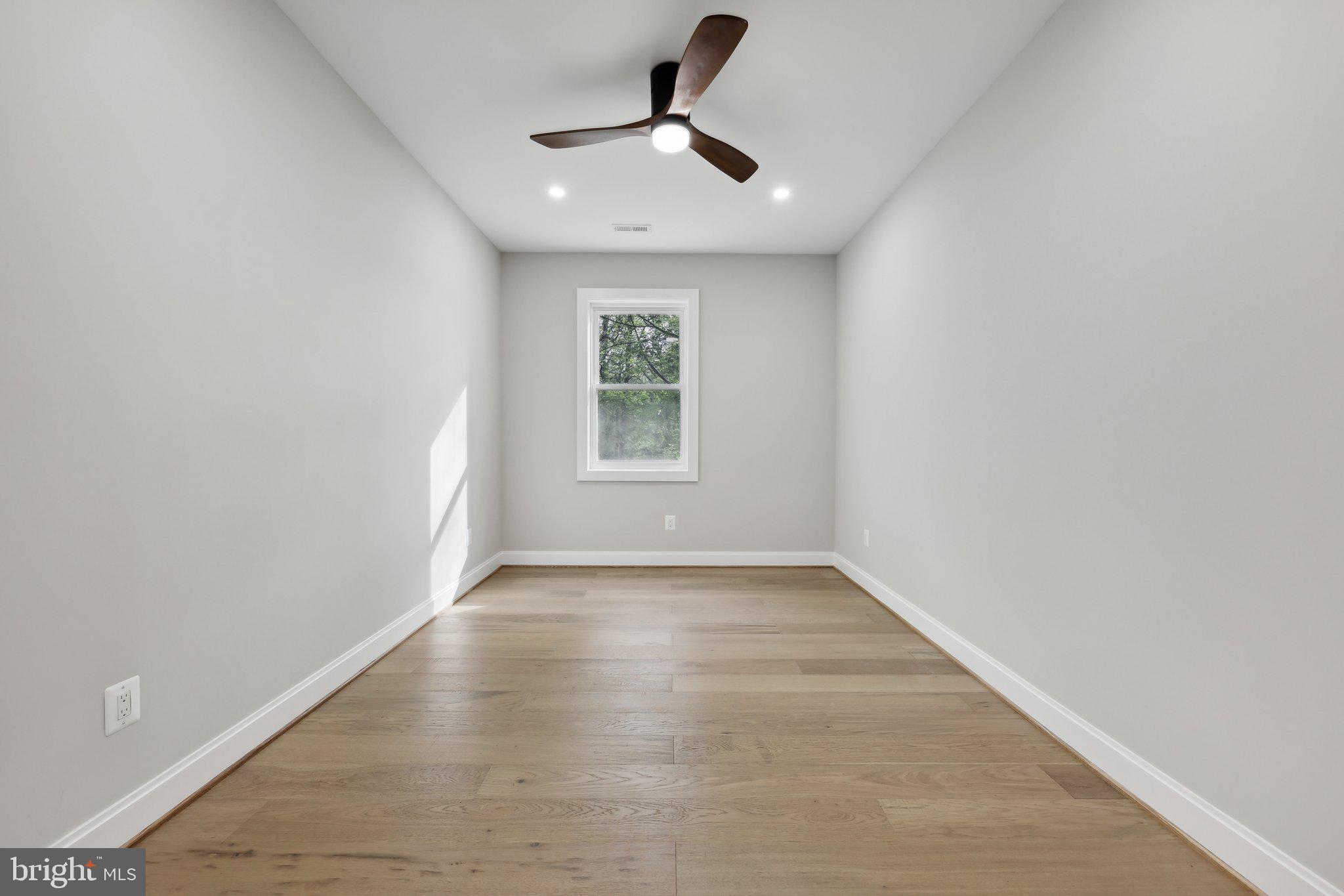 VALE SPRING WOODS - Residential