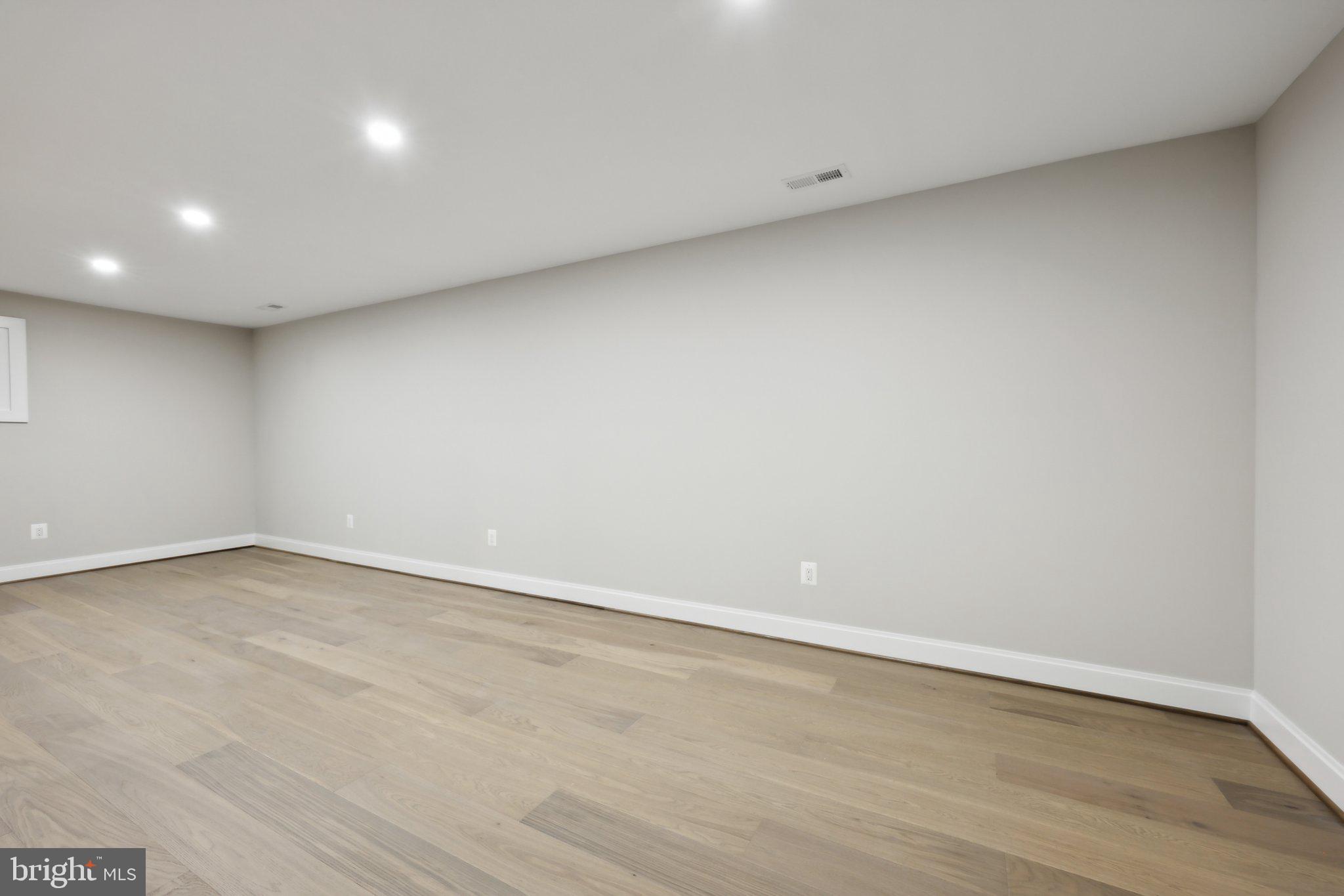 VALE SPRING WOODS - Residential