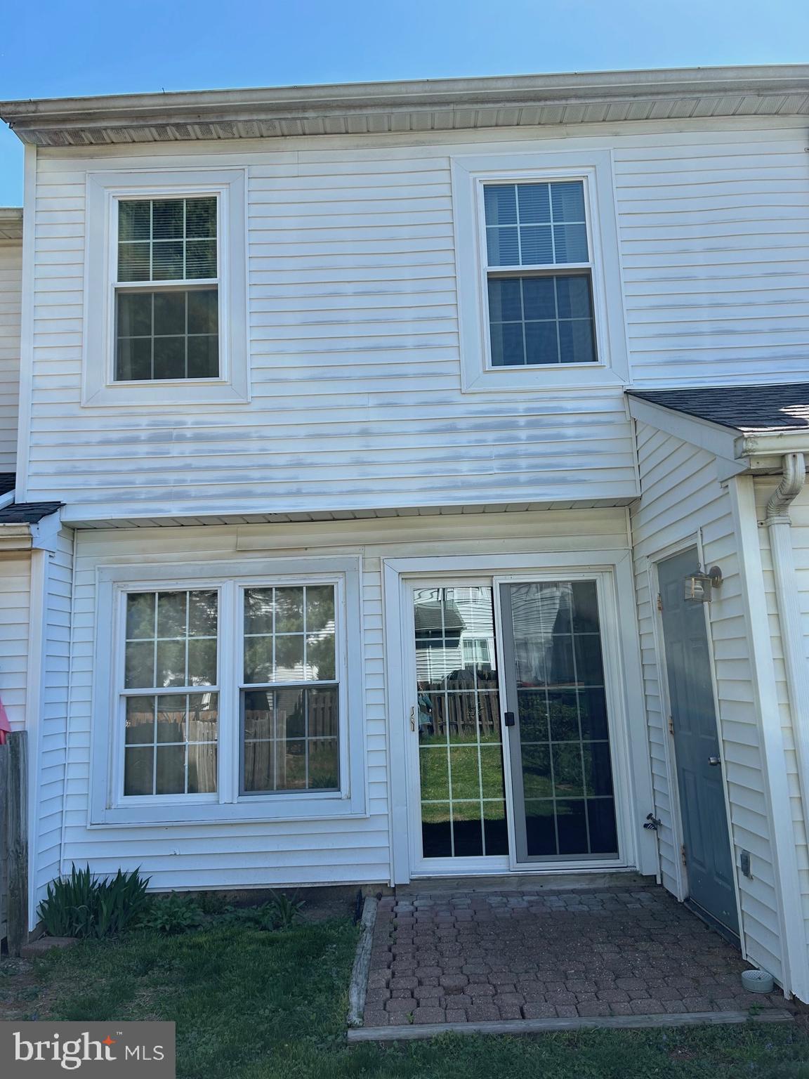 VILLAGE SHIRES - Residential Lease