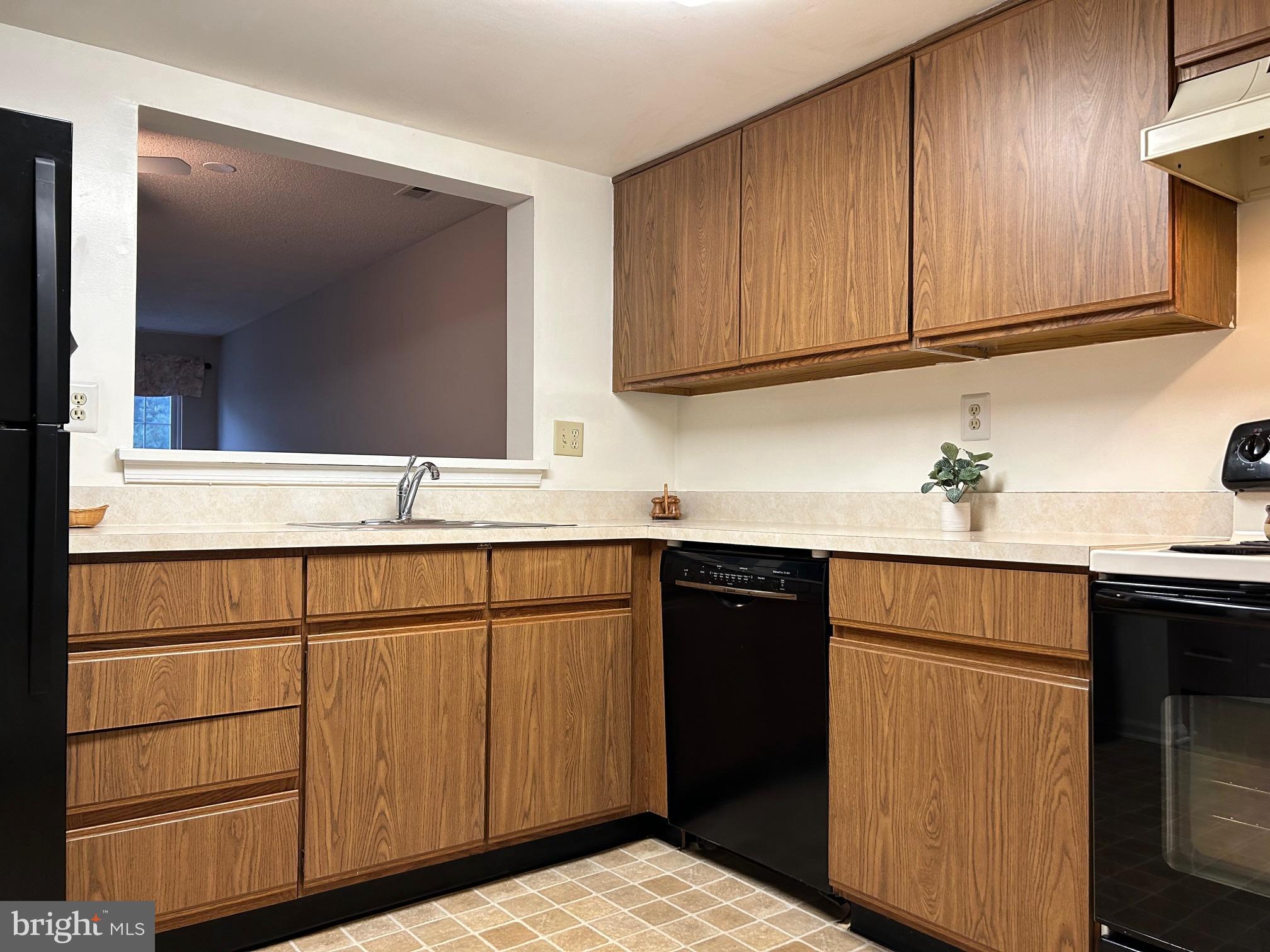 VILLAGE SHIRES - Residential Lease