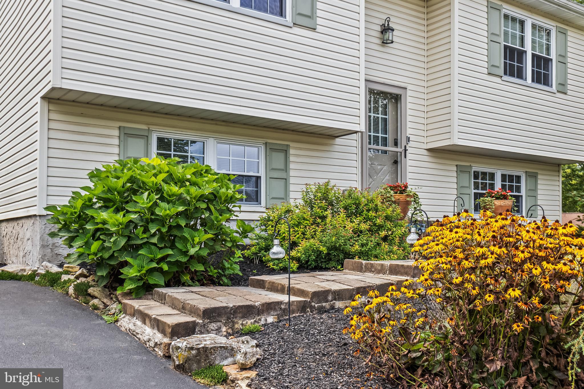 885 HILLTOP DRIVE
