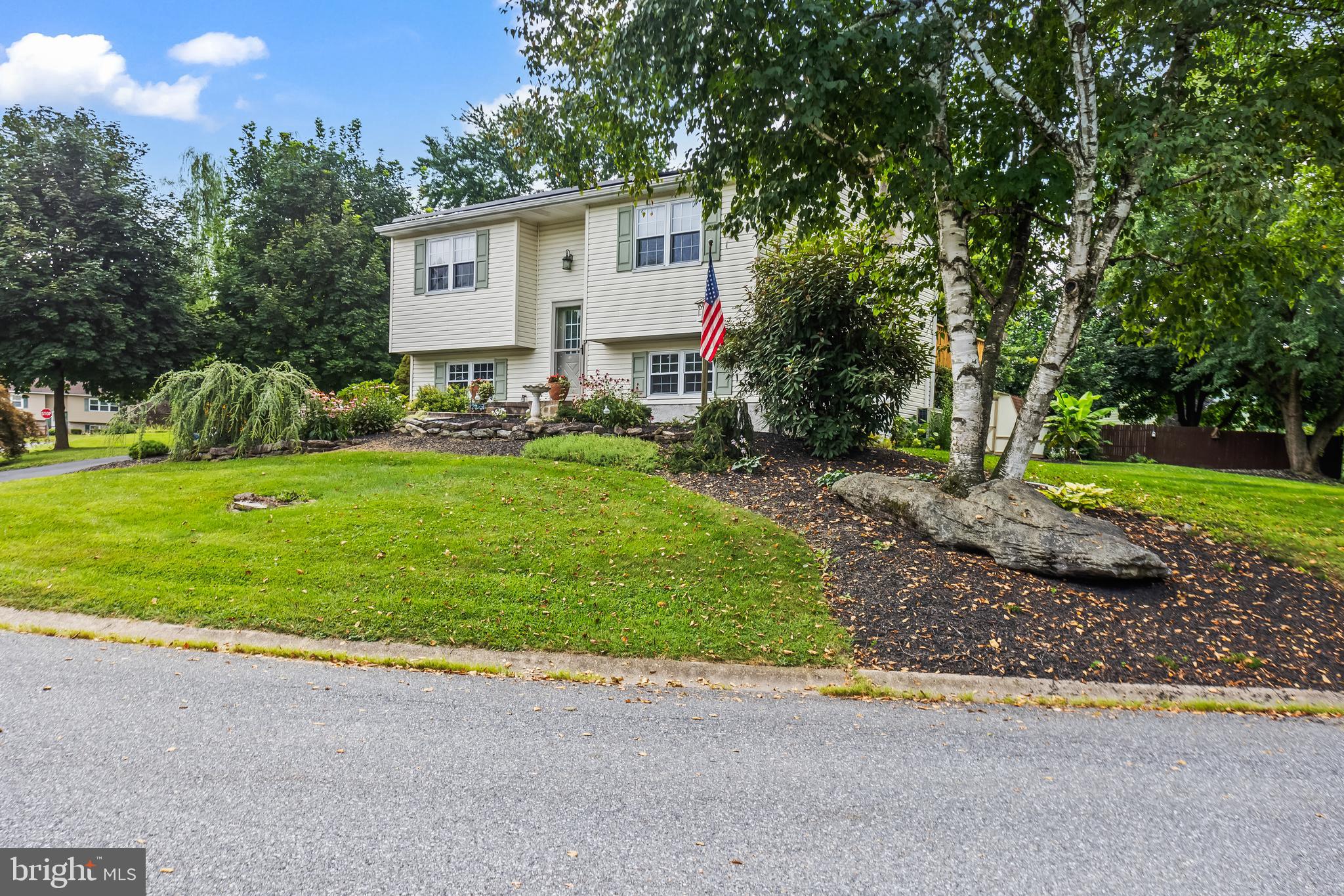 885 HILLTOP DRIVE