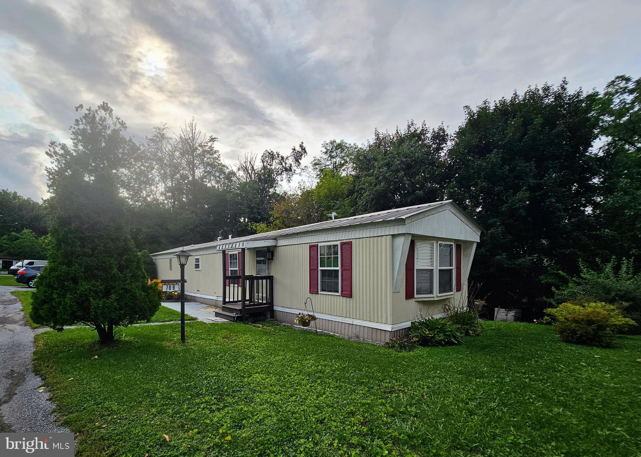 709 PRIMROSE LANE