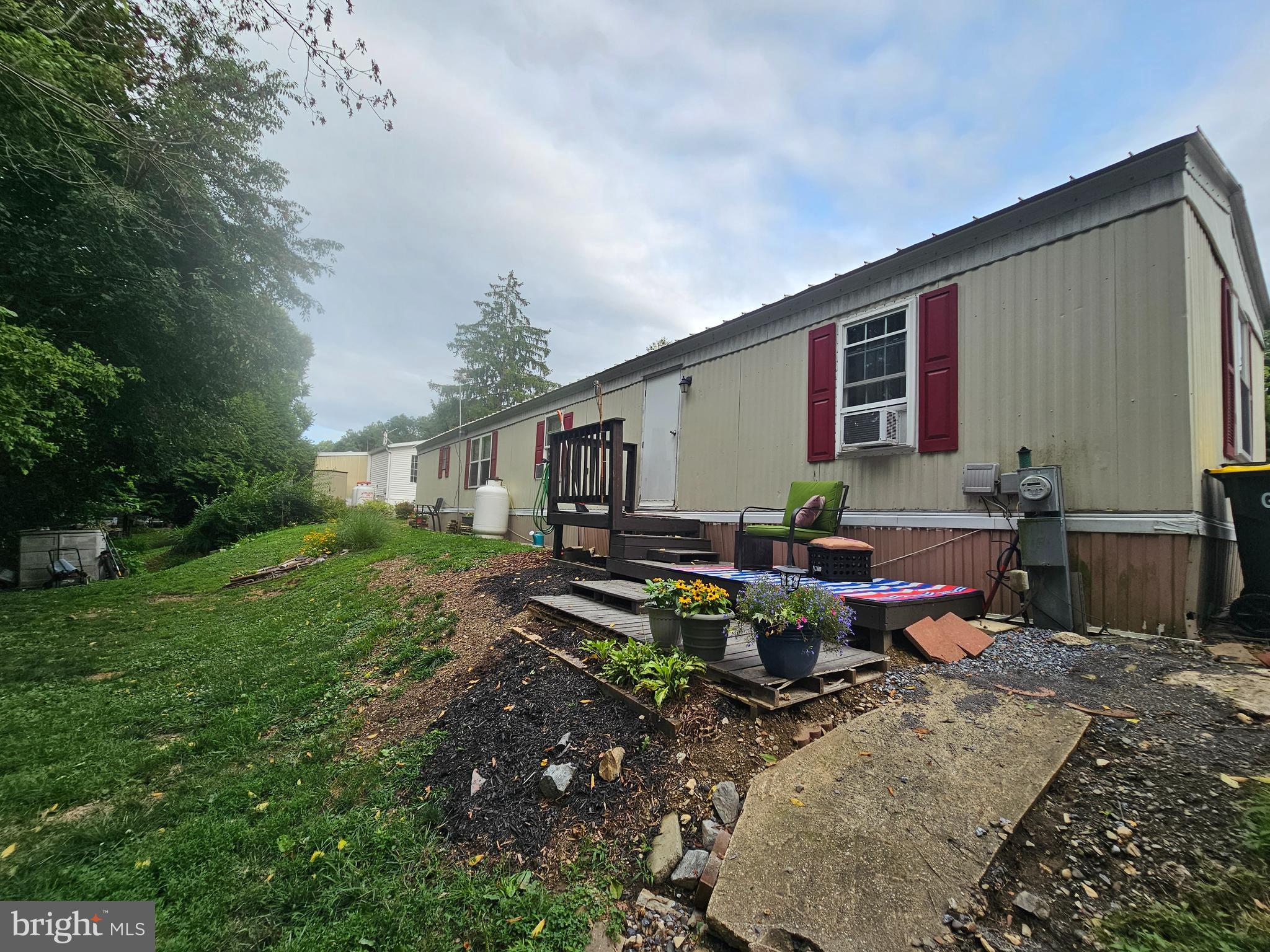 709 PRIMROSE LANE