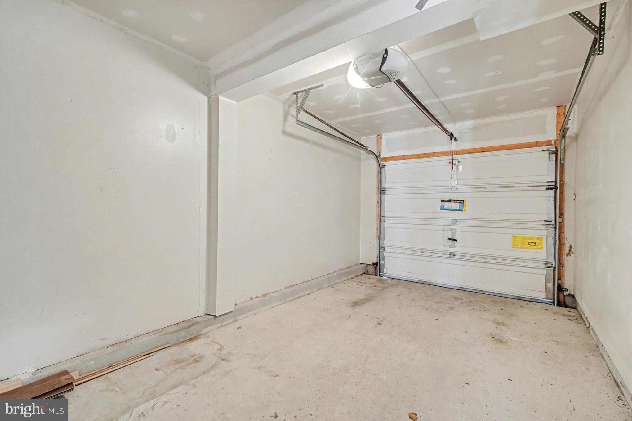 AZALEA WOODS - Residential Lease