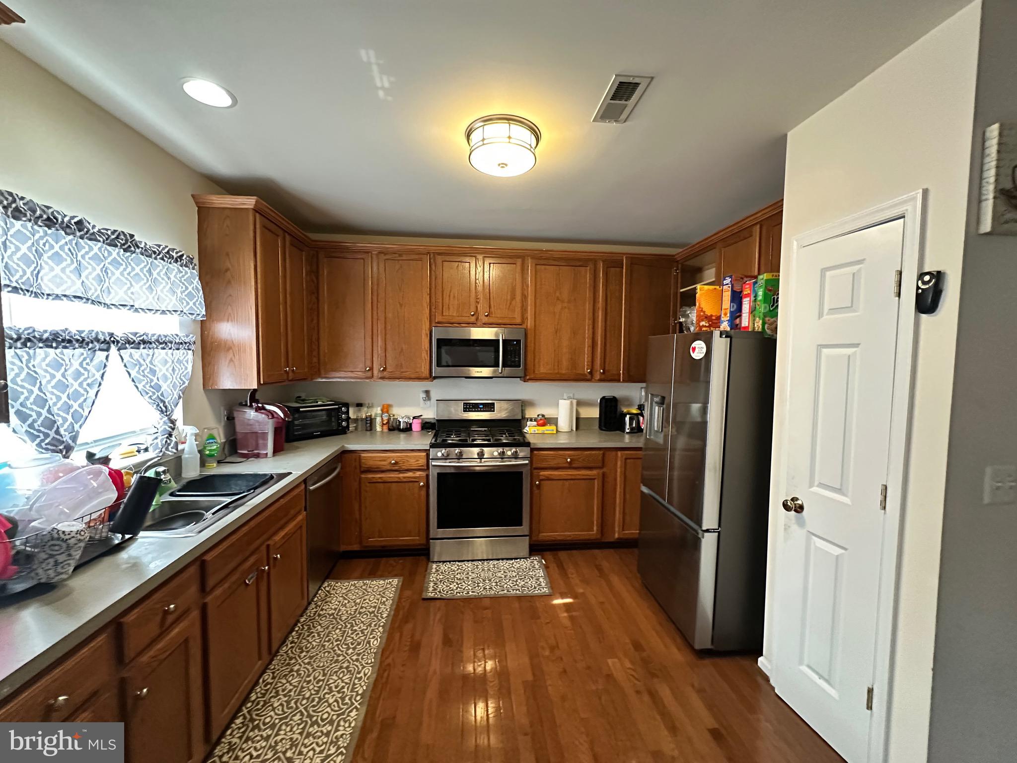 AZALEA WOODS - Residential Lease