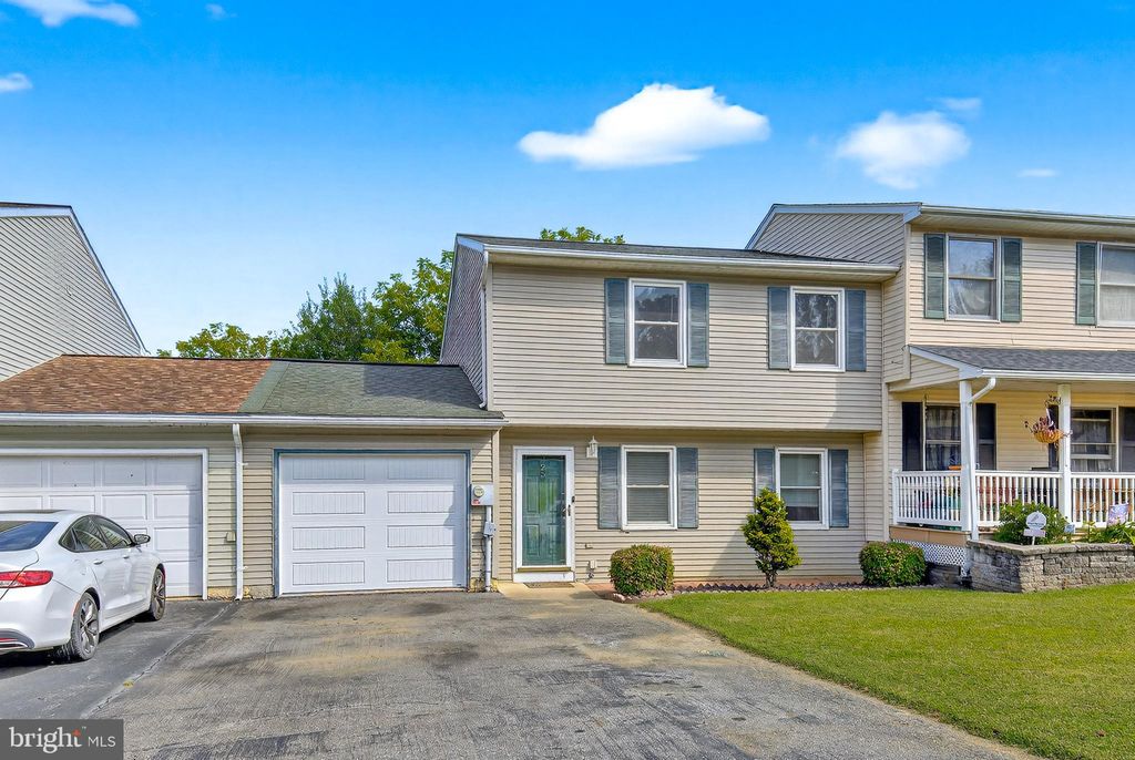 Photo of 25 Sunrise Terrace, MILLERSVILLE, PA 17551 (MLS # PALA2076654)