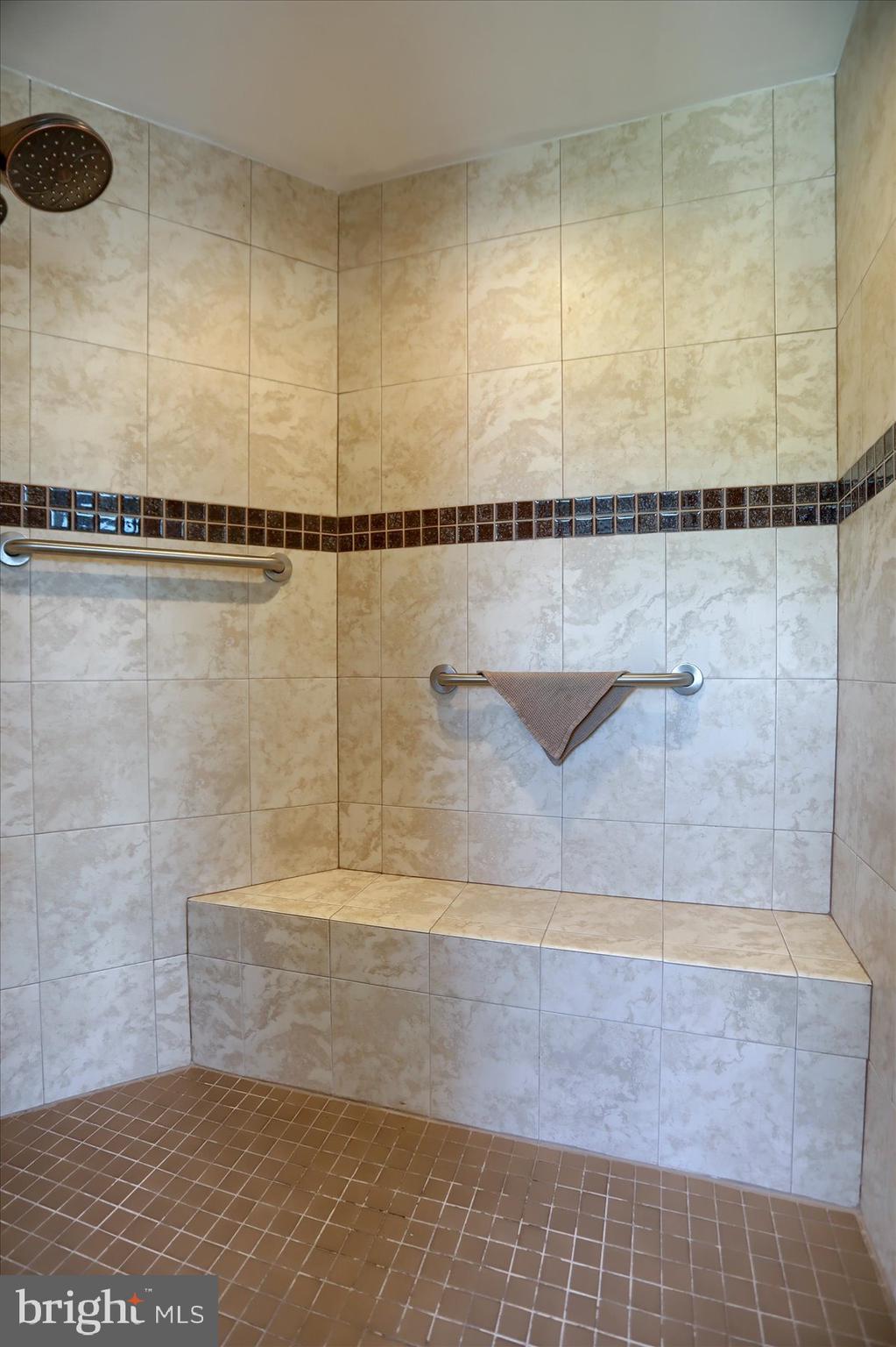 GABLERS SHORE - Residential