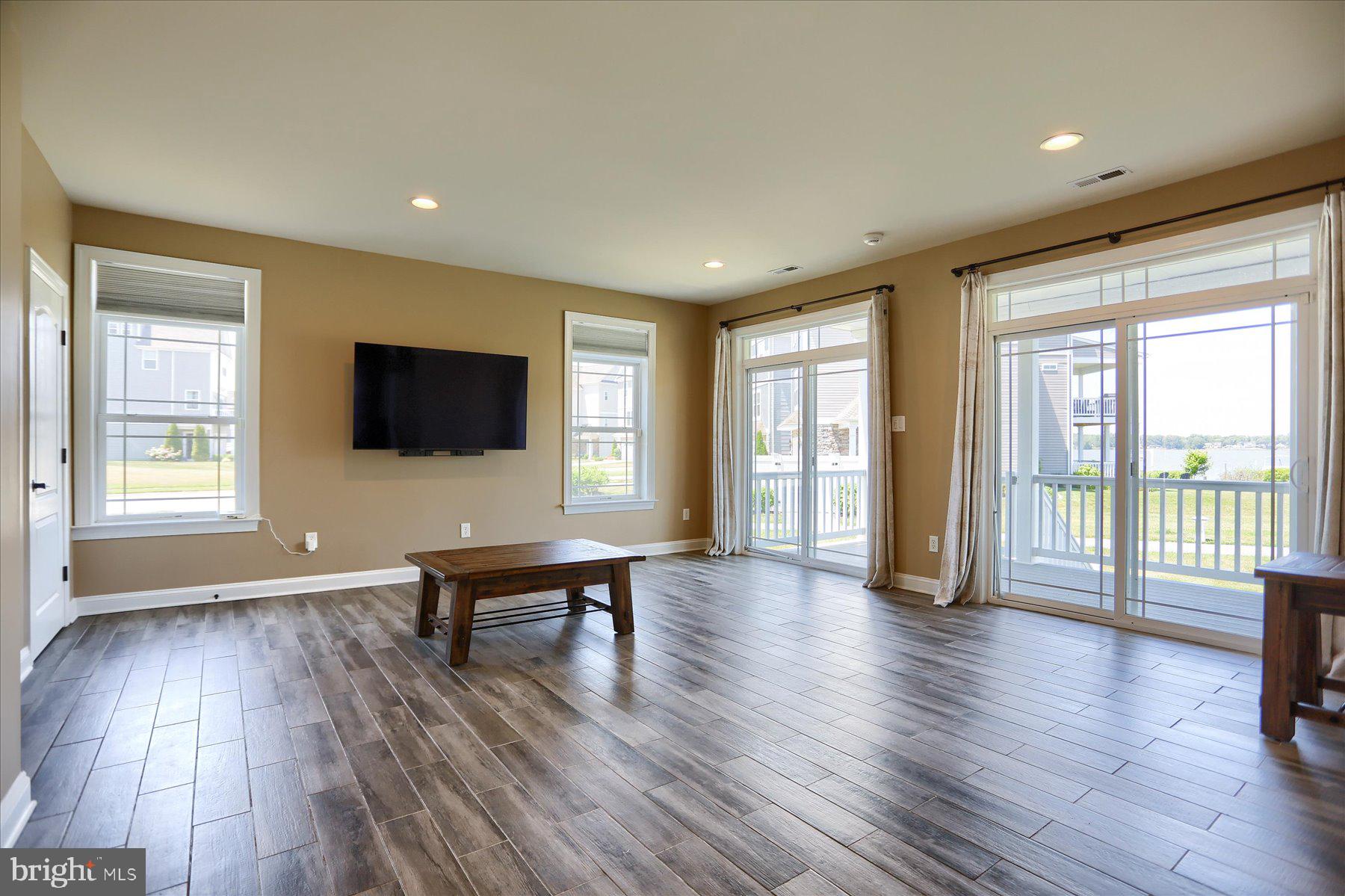 GABLERS SHORE - Residential