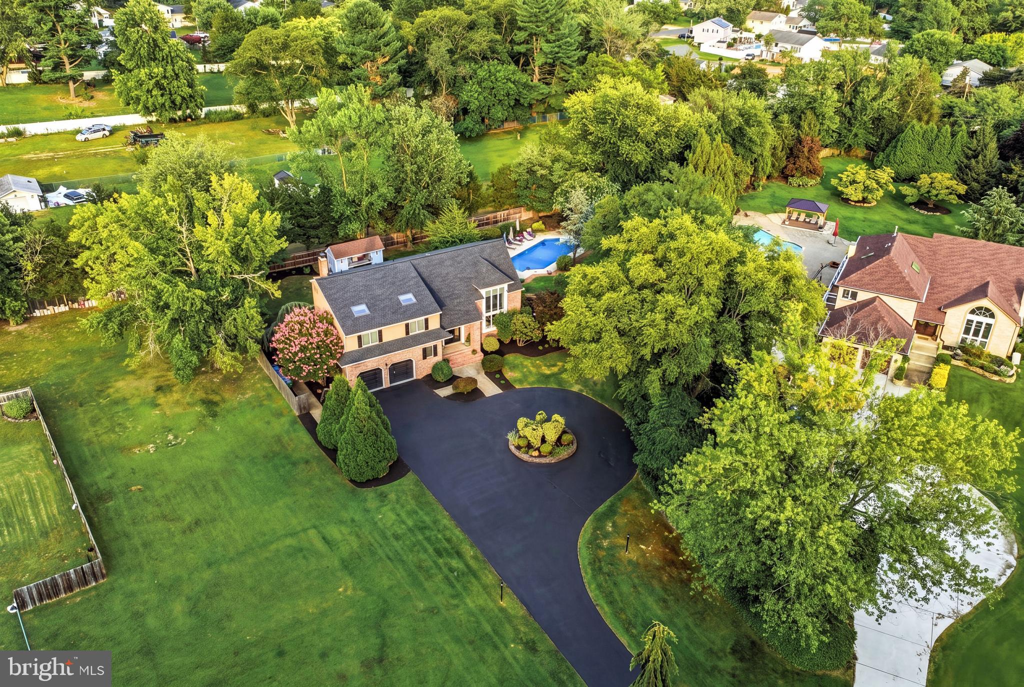 276 GREENTREE ROAD