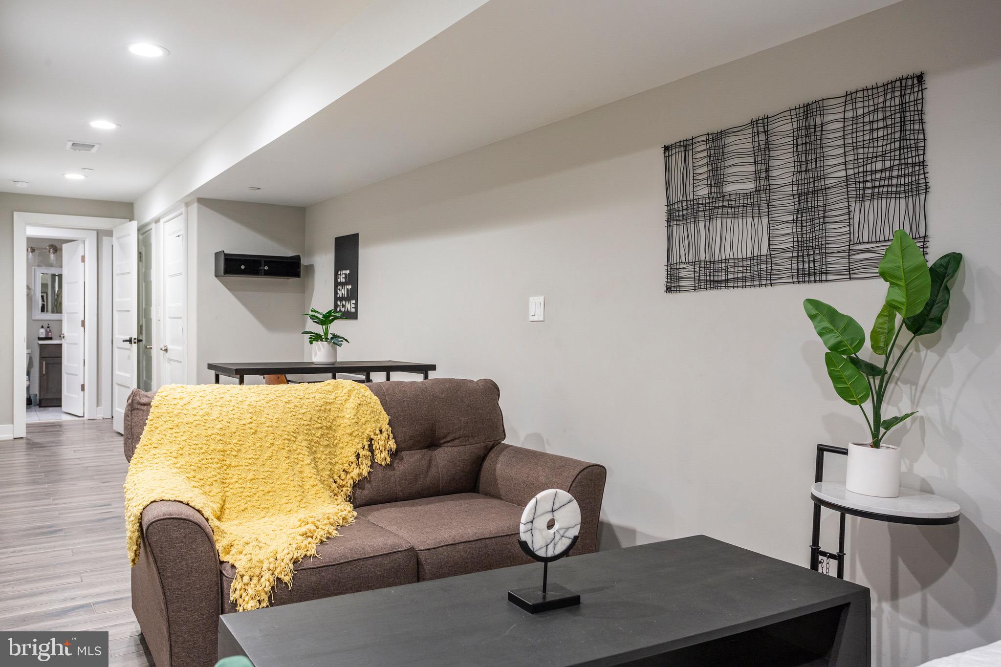 WEST KENSINGTON - Residential