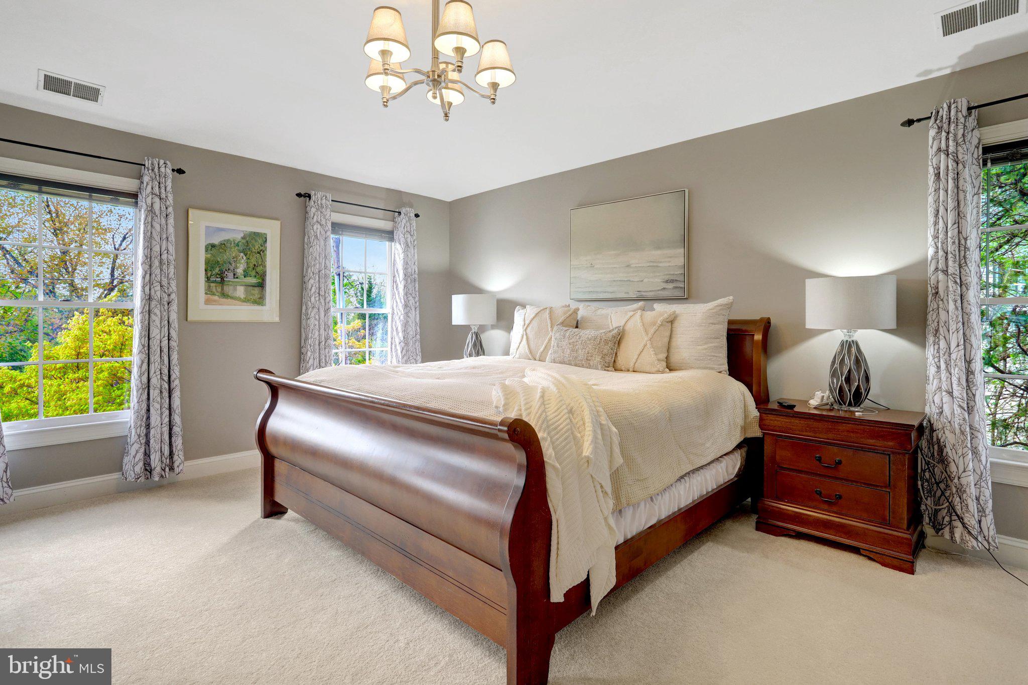 COUNTRY CLUB MANOR - Residential