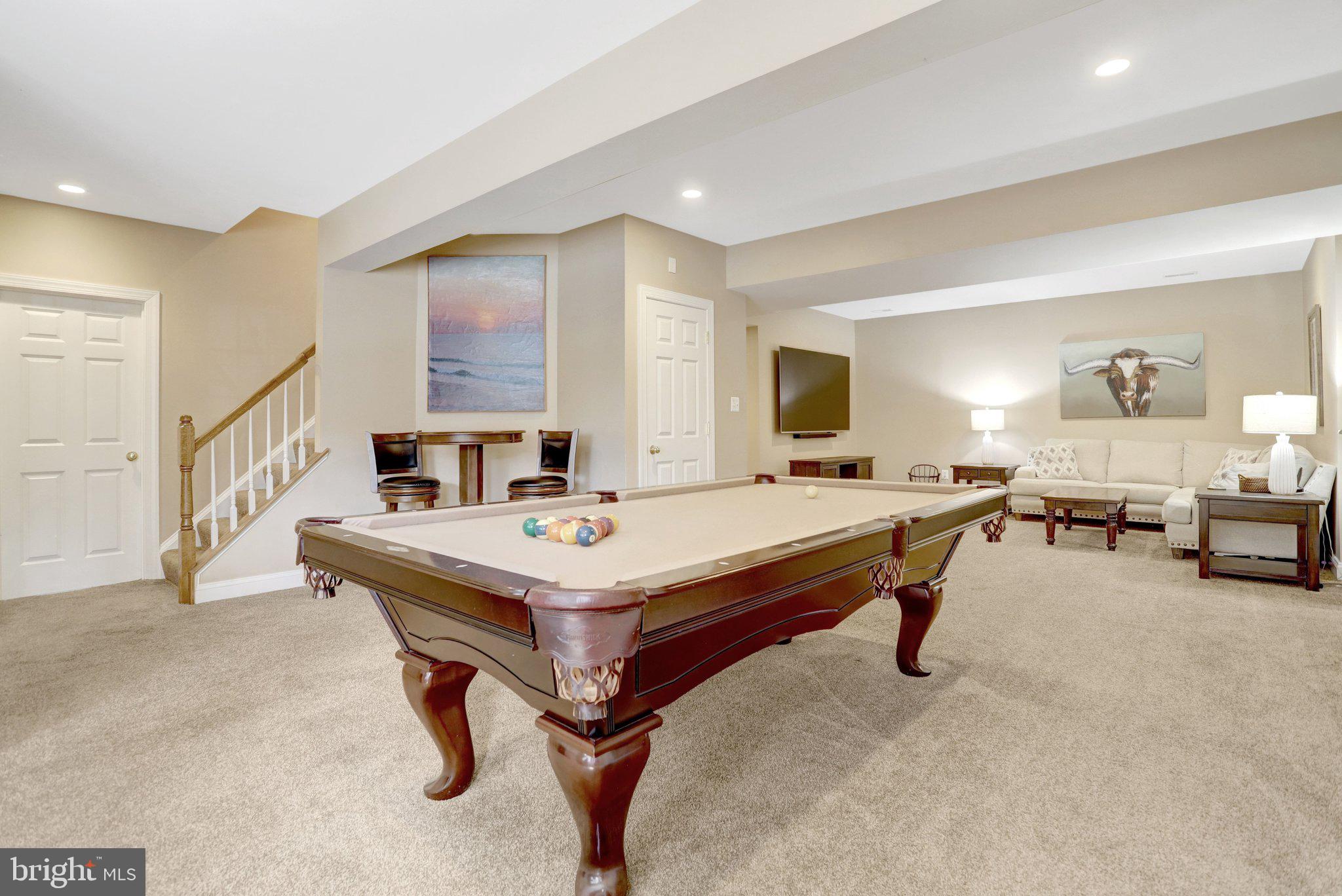 COUNTRY CLUB MANOR - Residential