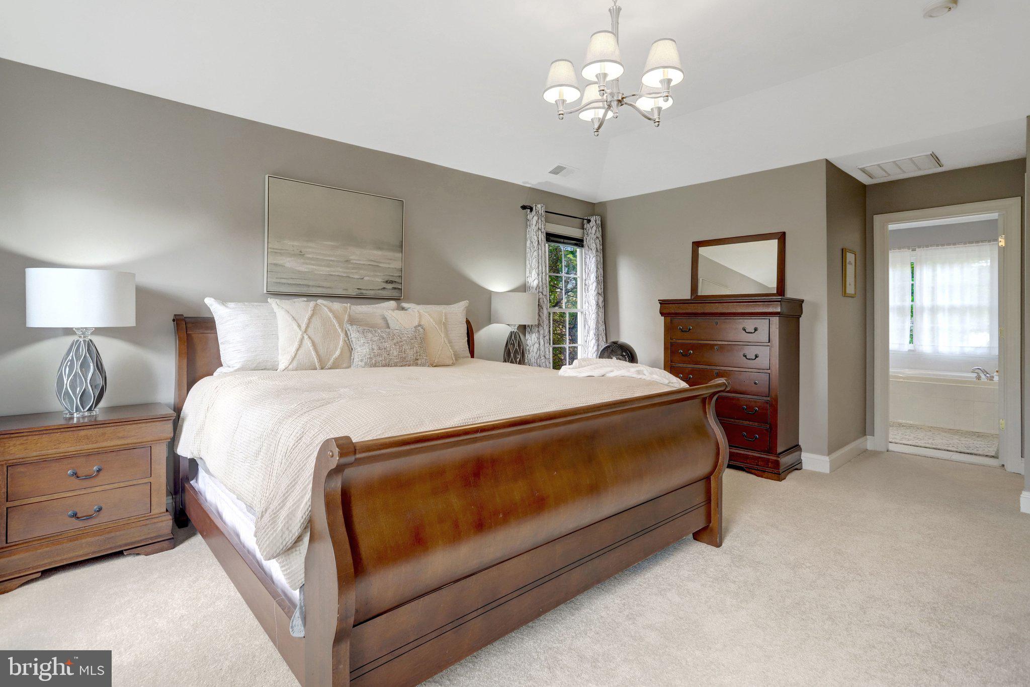 COUNTRY CLUB MANOR - Residential