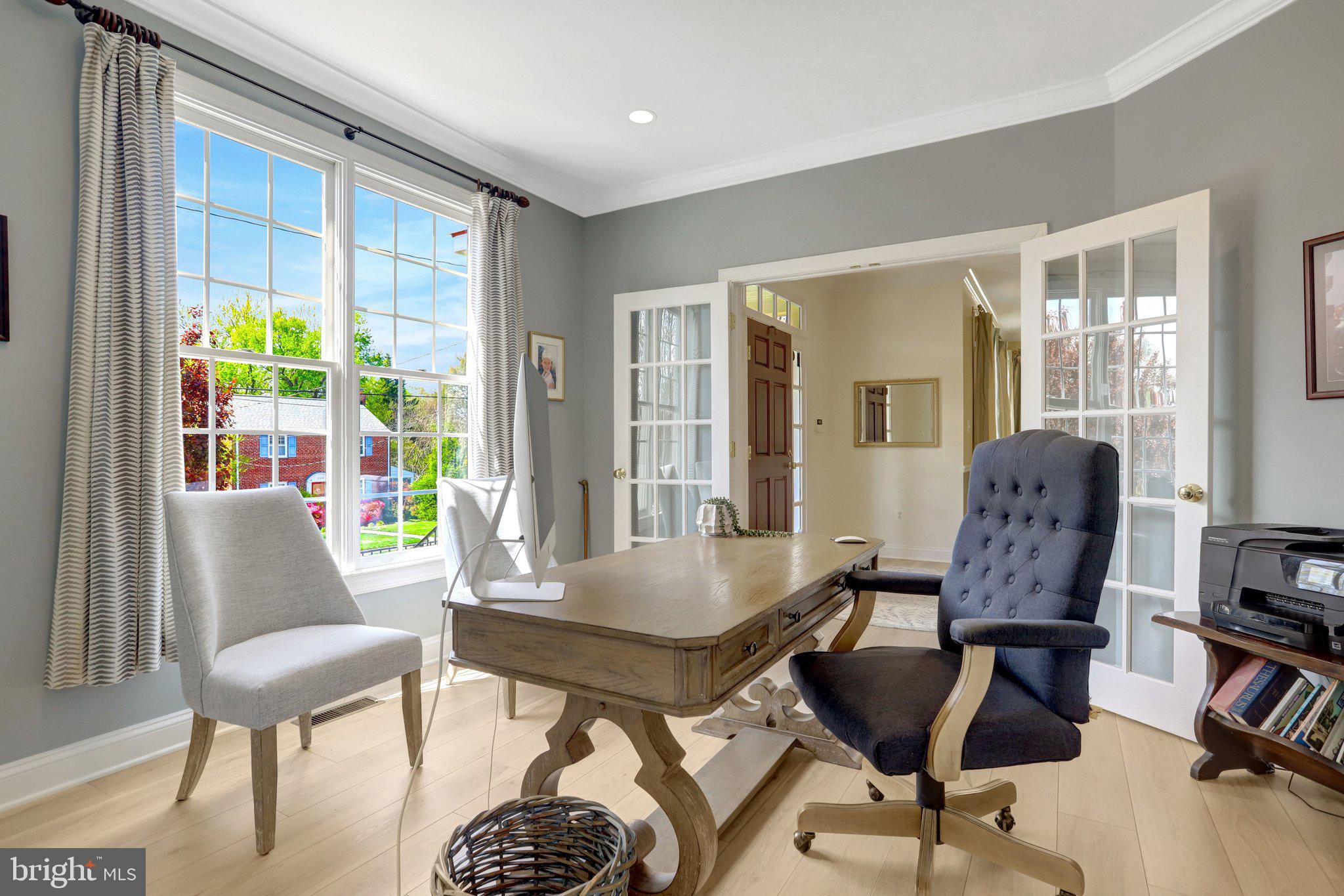 COUNTRY CLUB MANOR - Residential