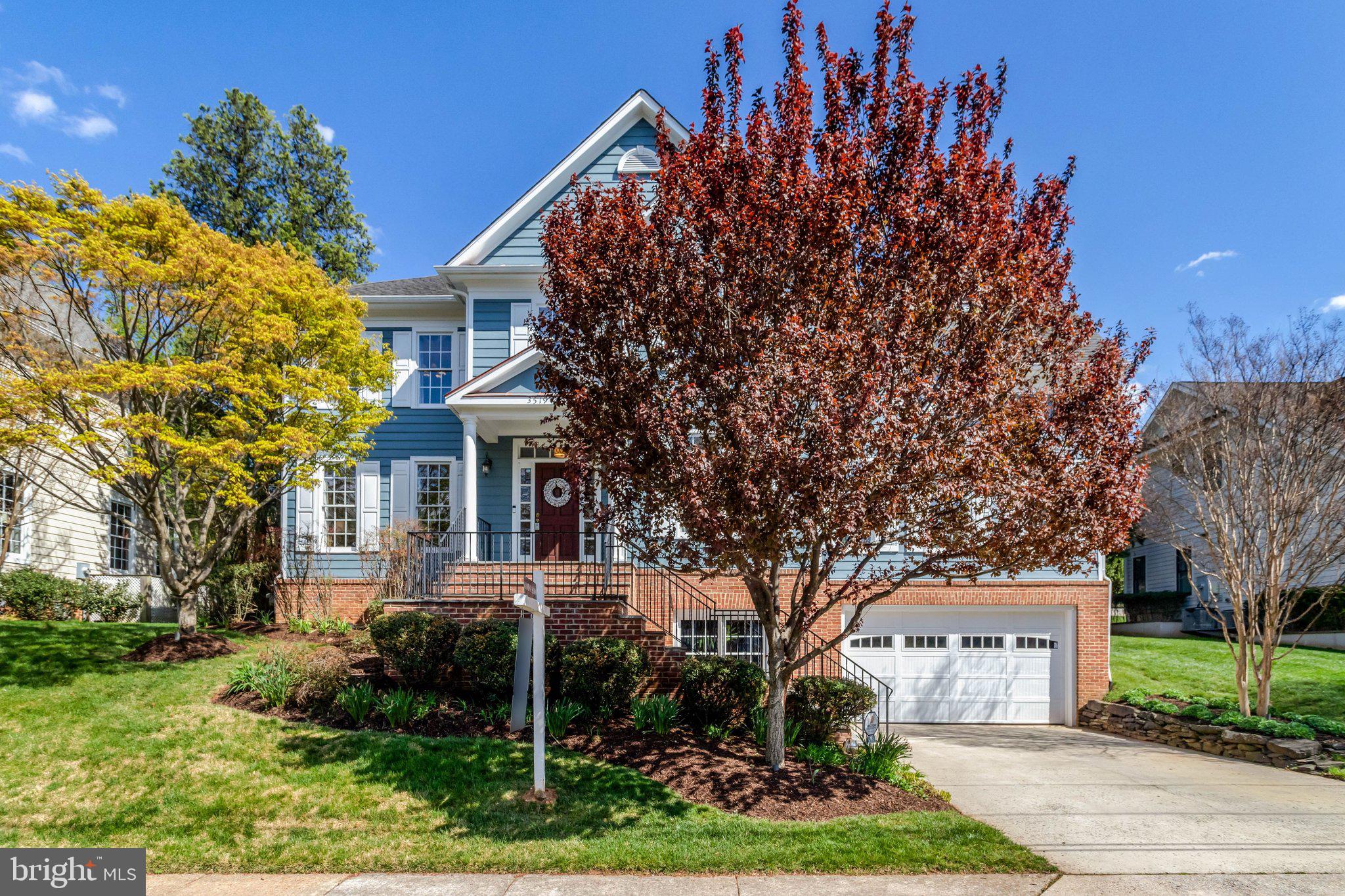 COUNTRY CLUB MANOR - Residential