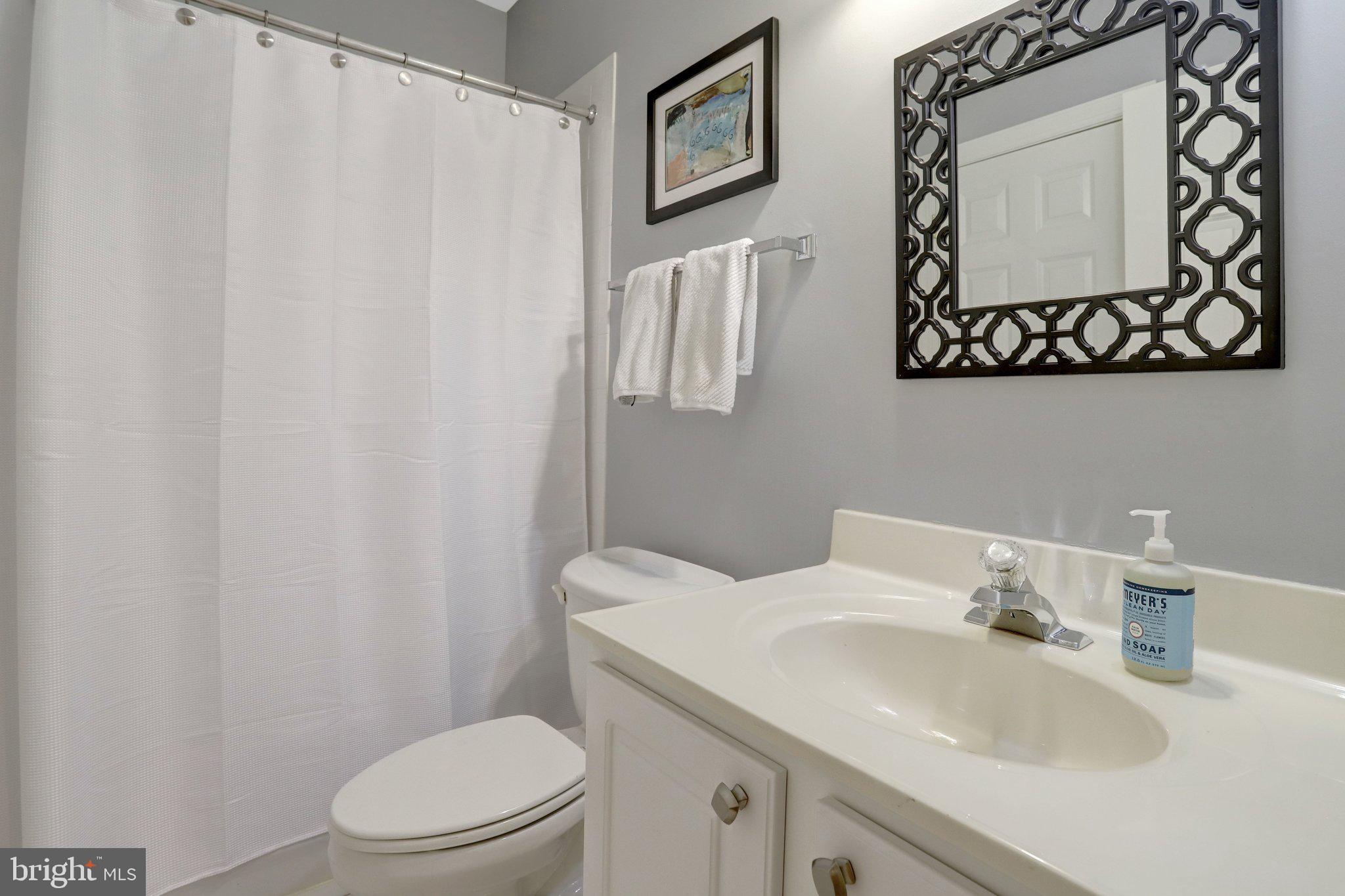 COUNTRY CLUB MANOR - Residential