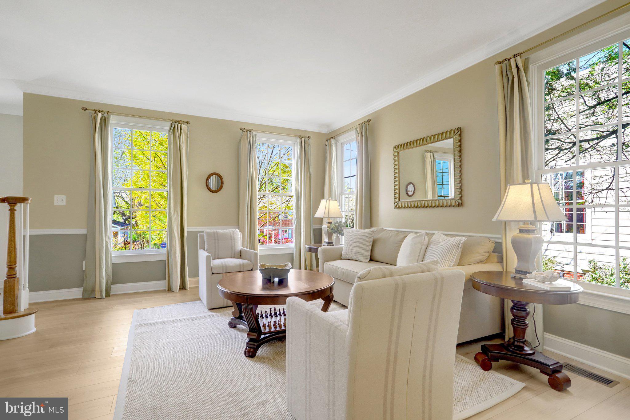 COUNTRY CLUB MANOR - Residential