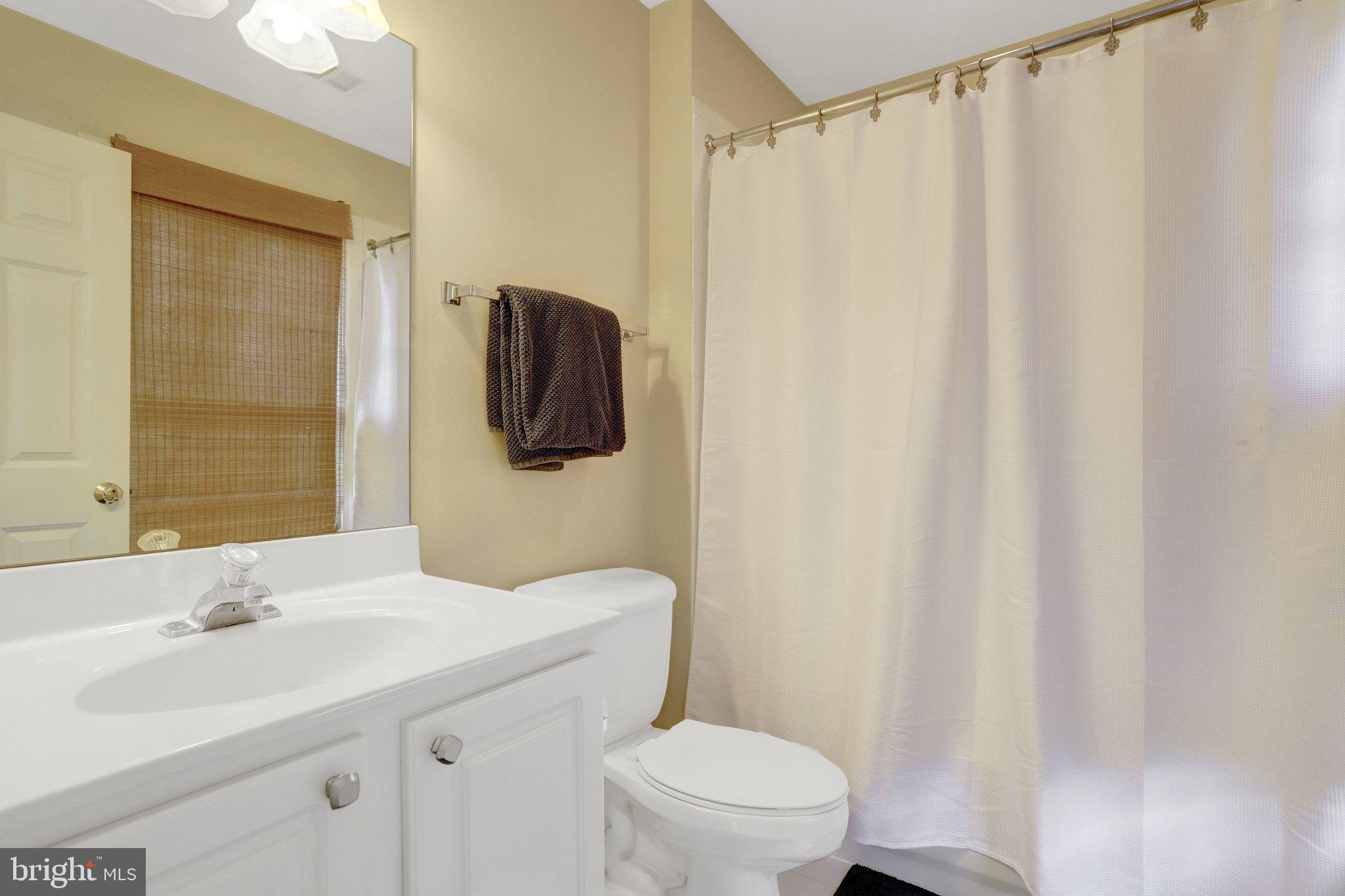 COUNTRY CLUB MANOR - Residential